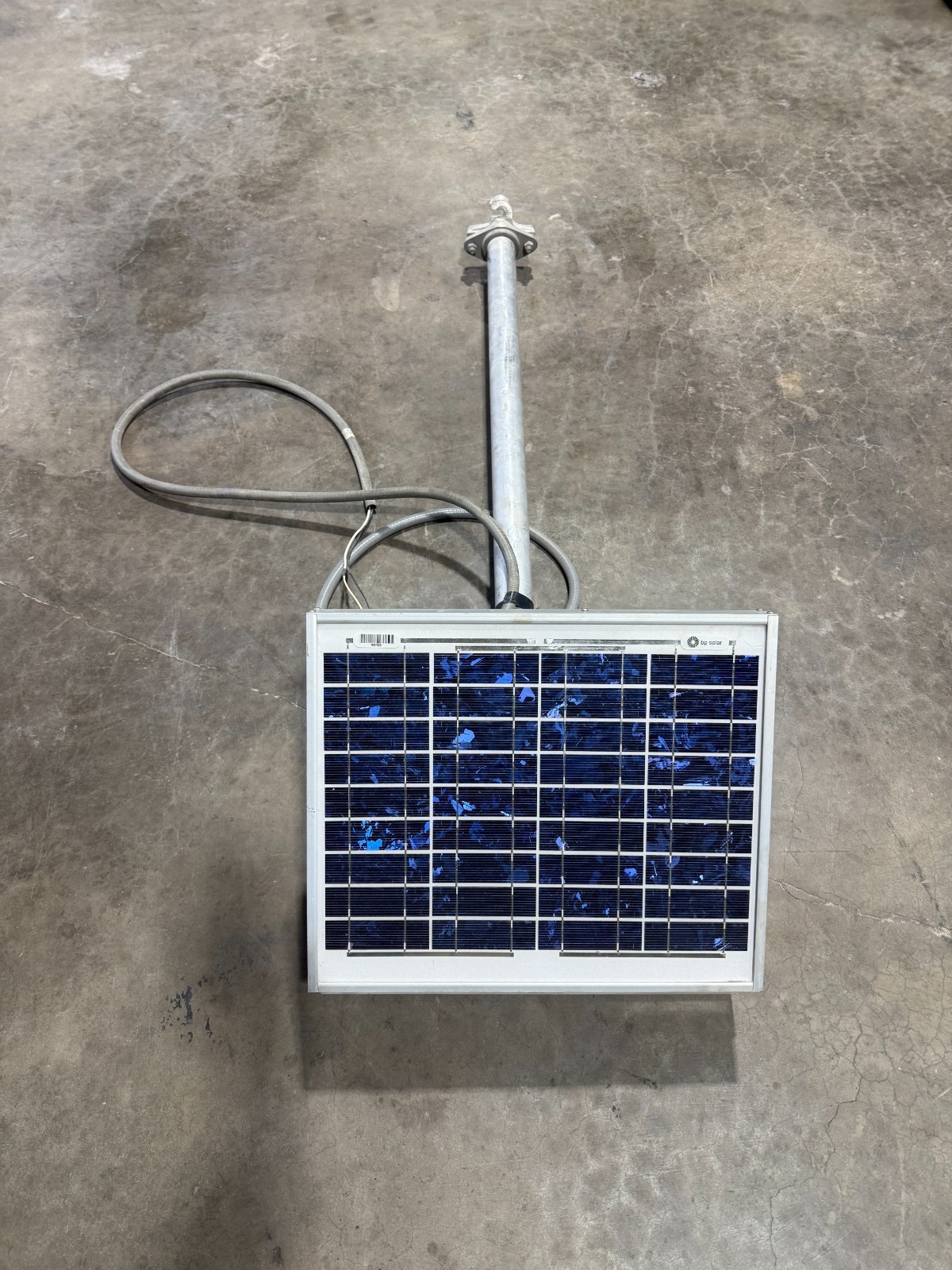 BP SOLAR PANEL WITH Pole MOUNT Model # SX320J