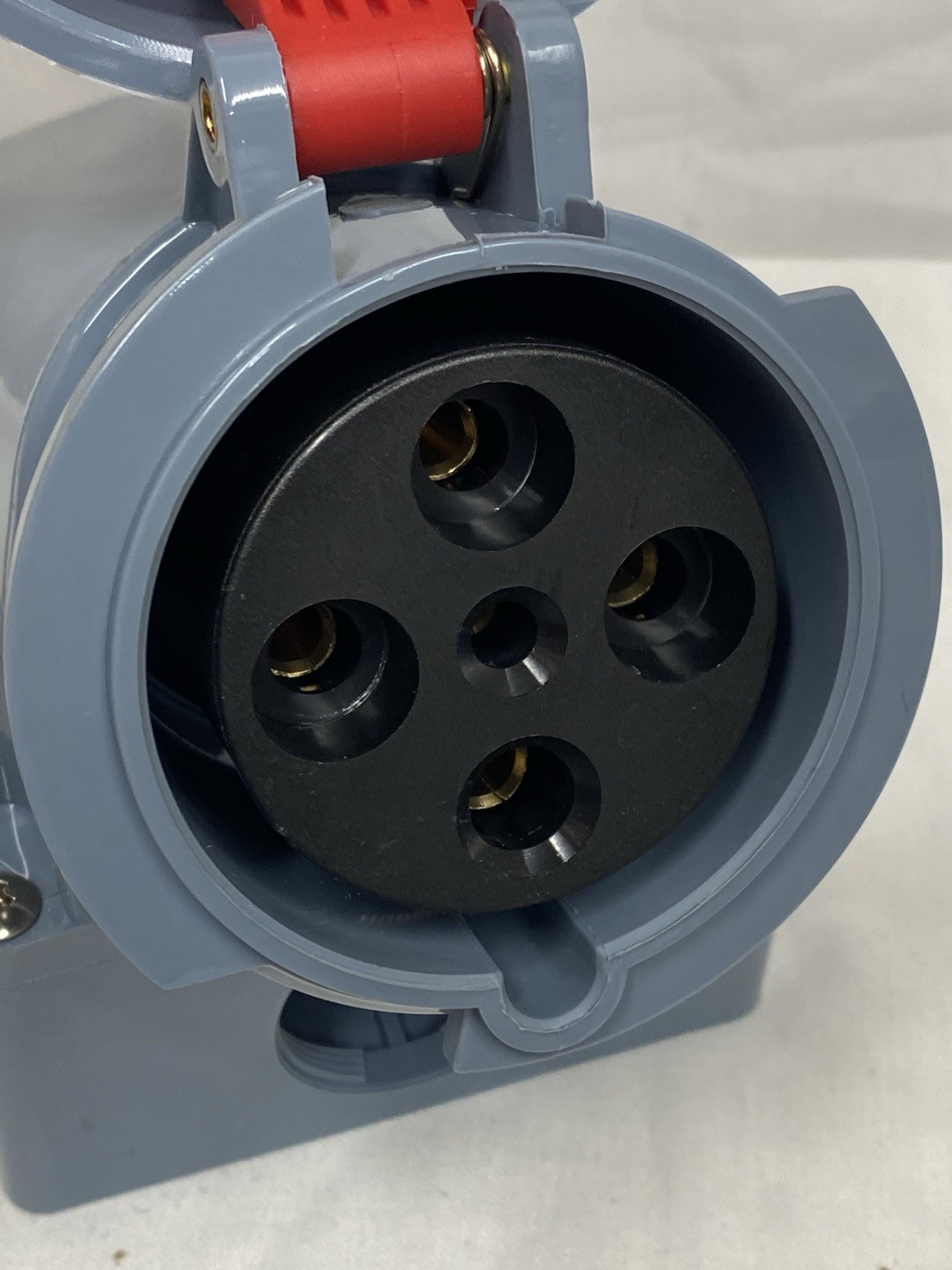 Plugs w/ Flexible Cable Entrey SFN-1342 3P + E Surface Mounted Socket 63A