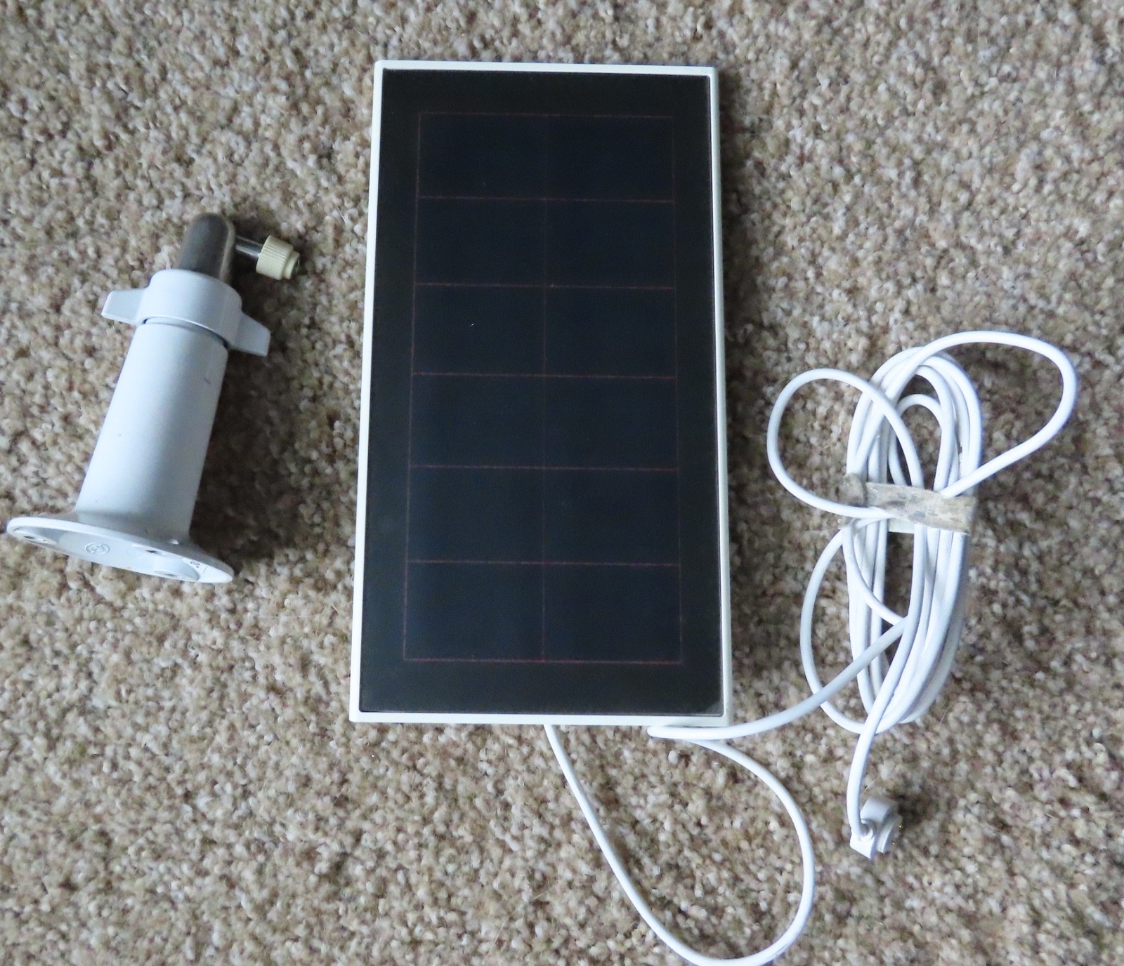 Arlo VMA5600 White Solar Panel Charger – With Wall Mount