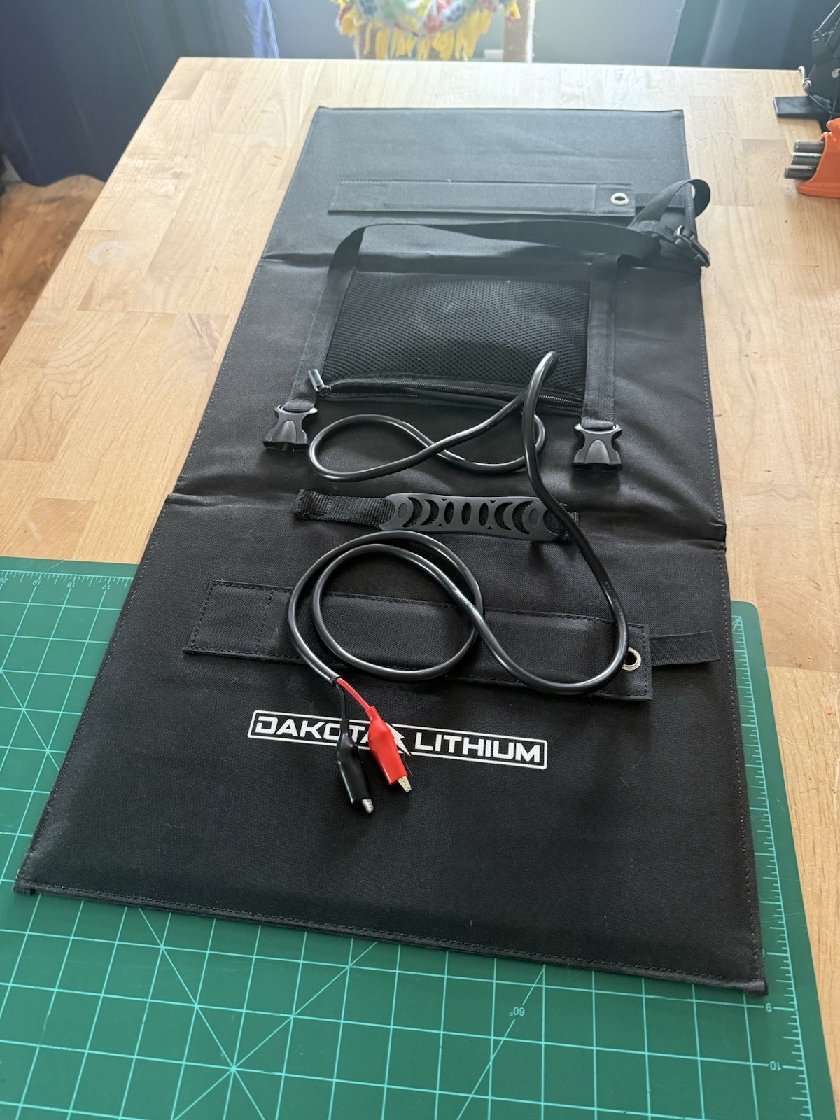 Folding Fast-Charge 12V Solar Panel