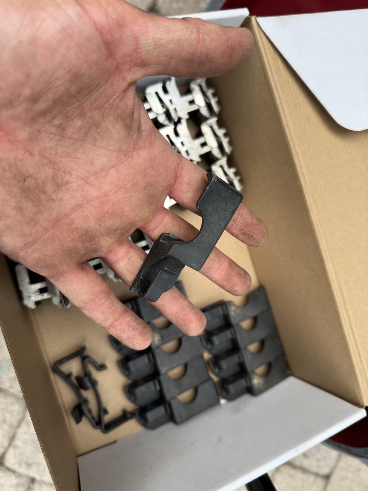 TESLA ZEP Leveling Foot Attachment x18 with 10 Assorted Cable Clips