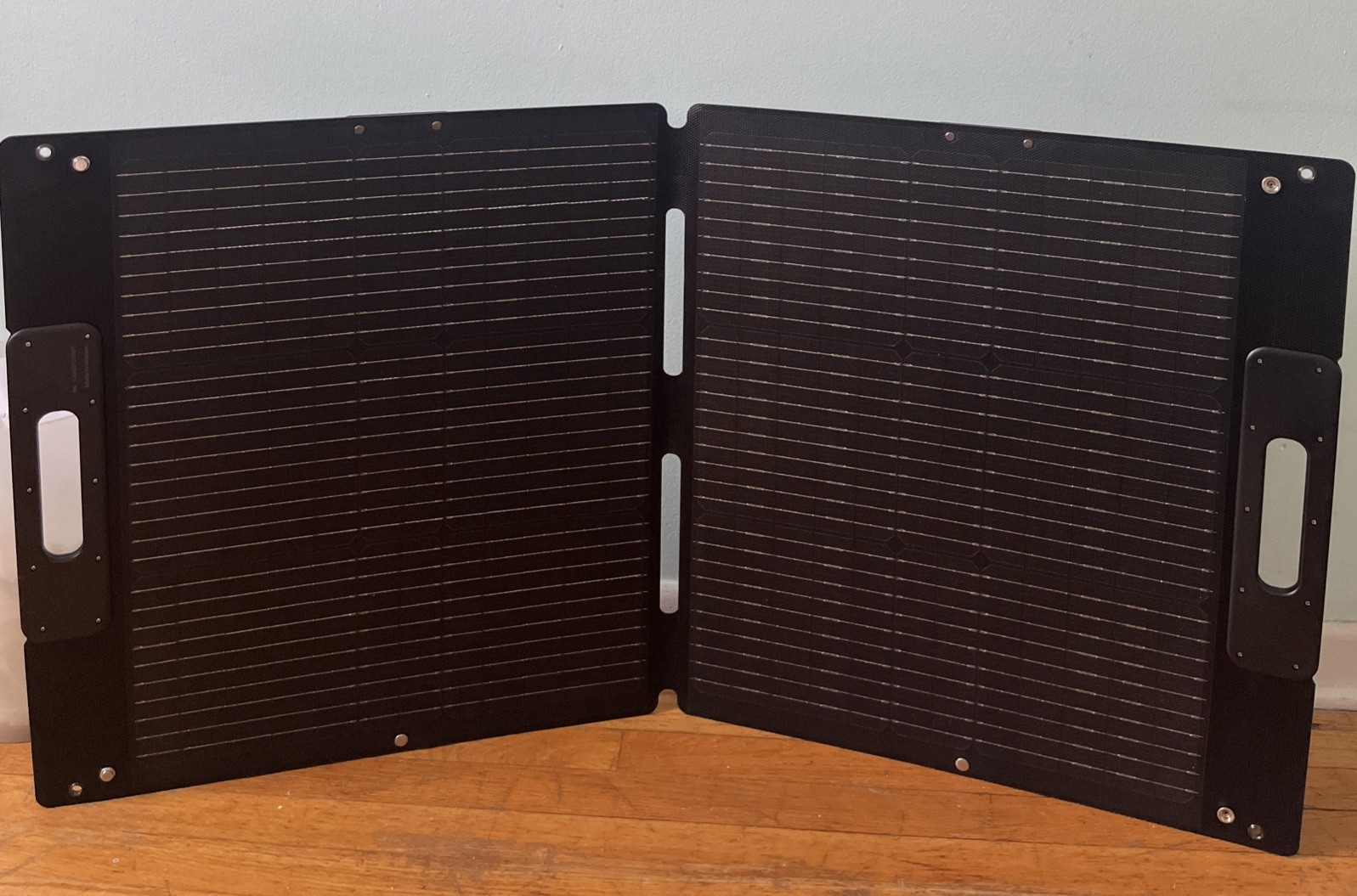 Bluetti Portable Foldable 100W Solar Panel w/ IP67 Splash Proof (SP100L)