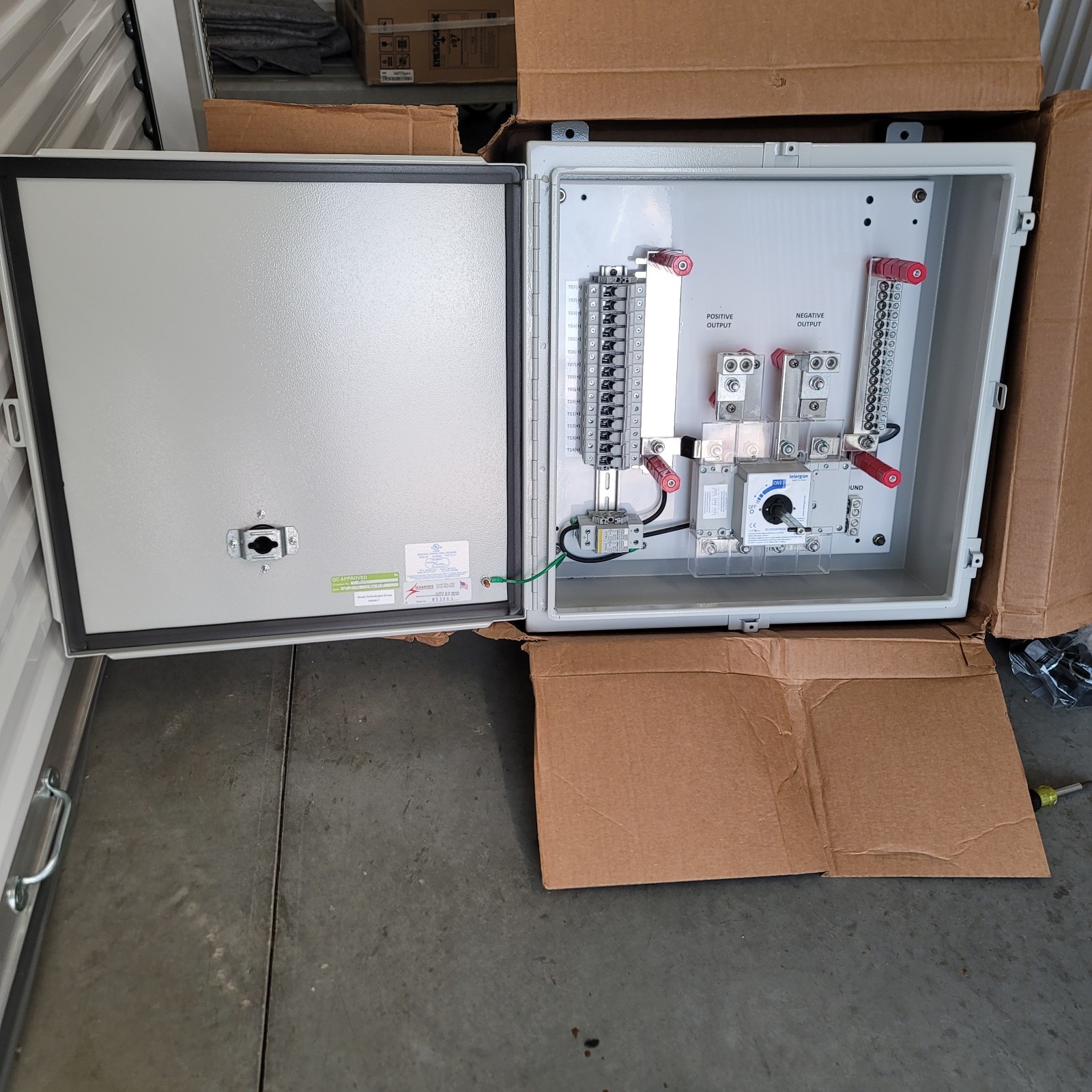 NEW 600V SOLAR COMBINER DC DISCONNECT 250A 14-STRING N4 ENCLOSURE COMMERCIAL