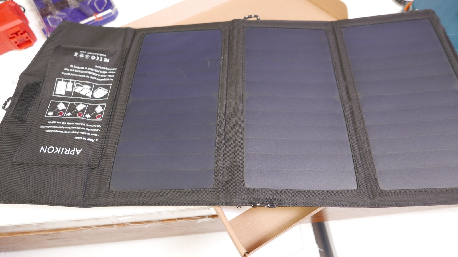Aprikon SOLAR CHARGER DUAL USB FOLDING 15W charger