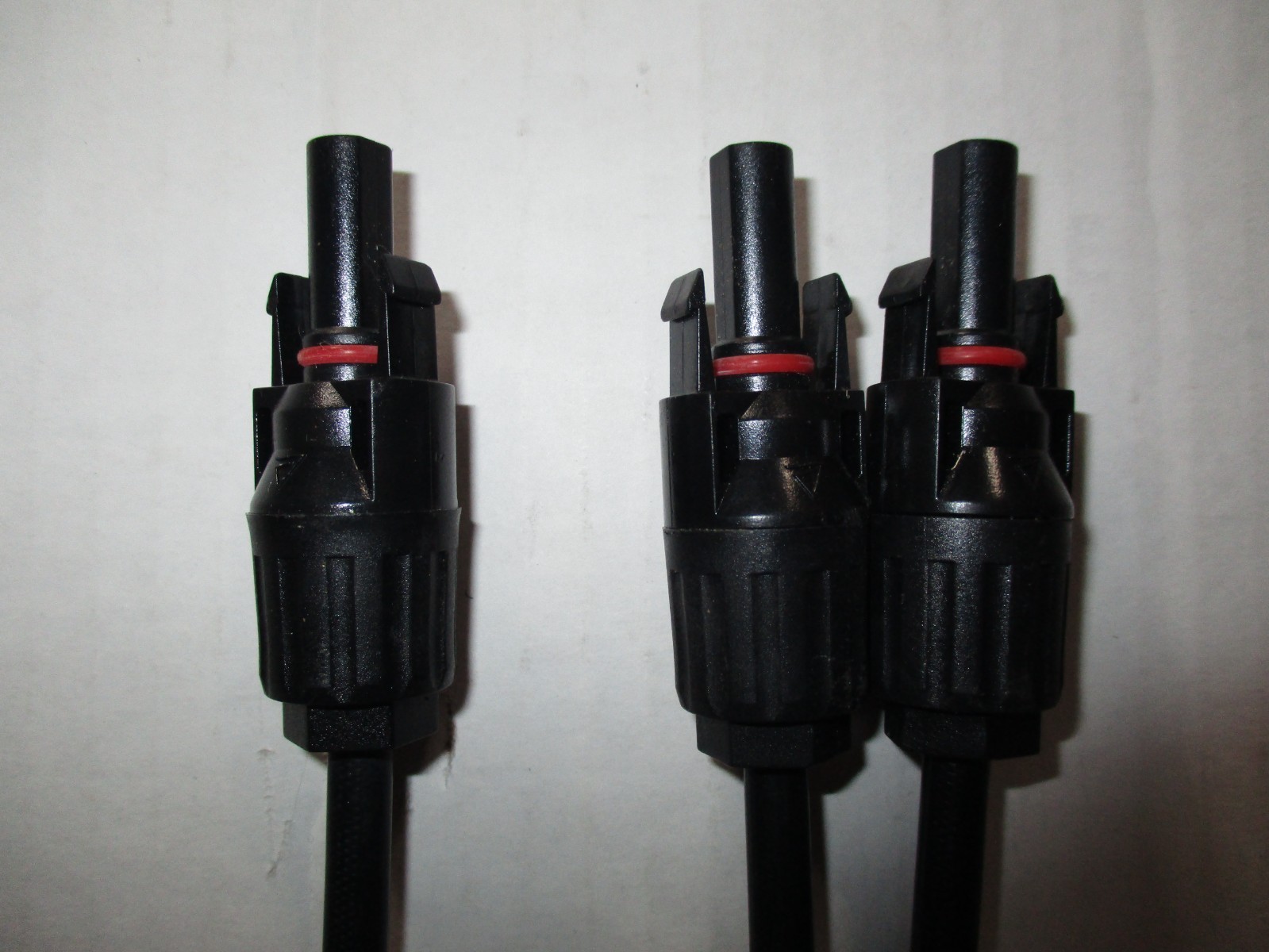 BougeRV MC4 Y-branch connectors used for parallel connections in solar power