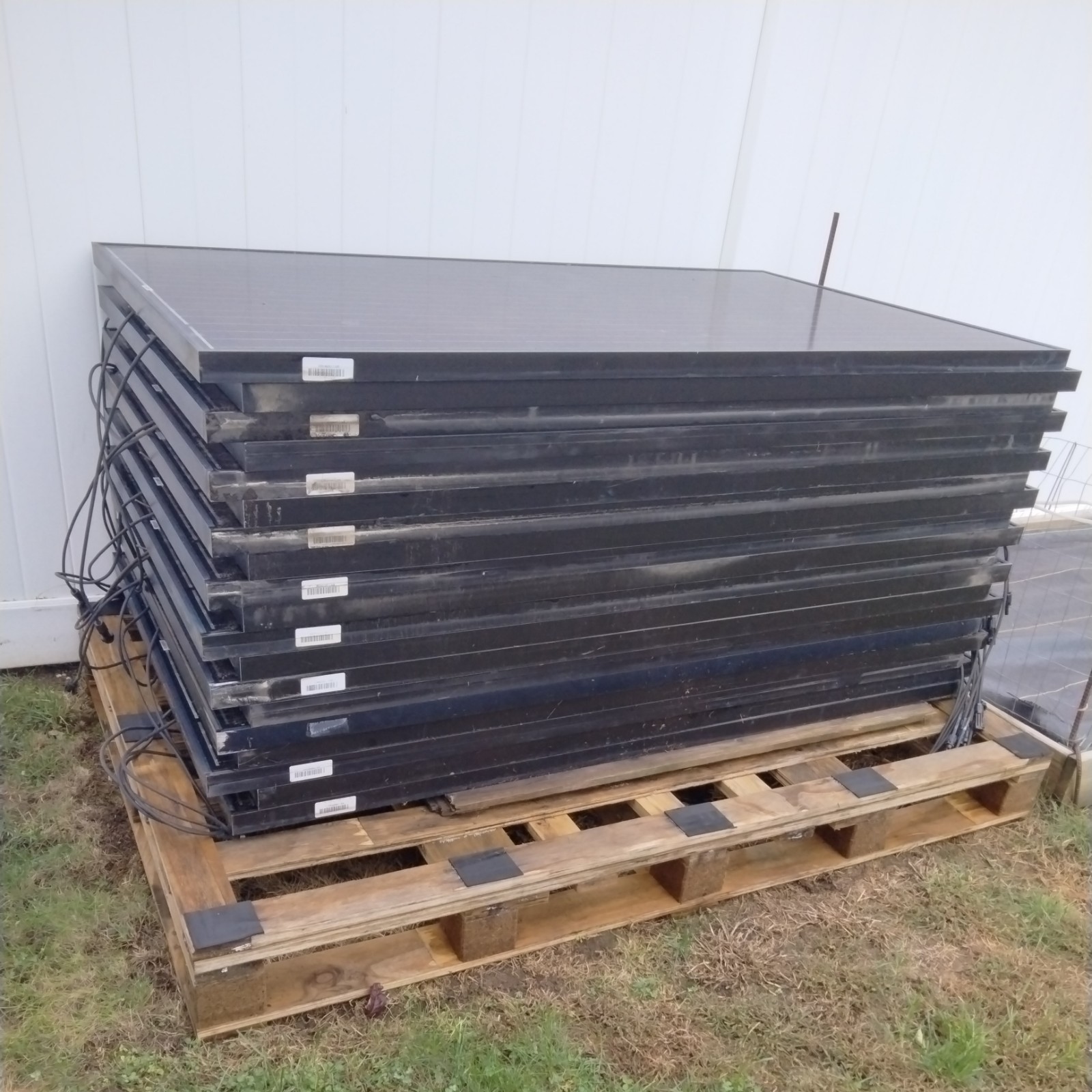 Solar System Sunnyboy 5000tl-22 Inverter And 19 Panels.