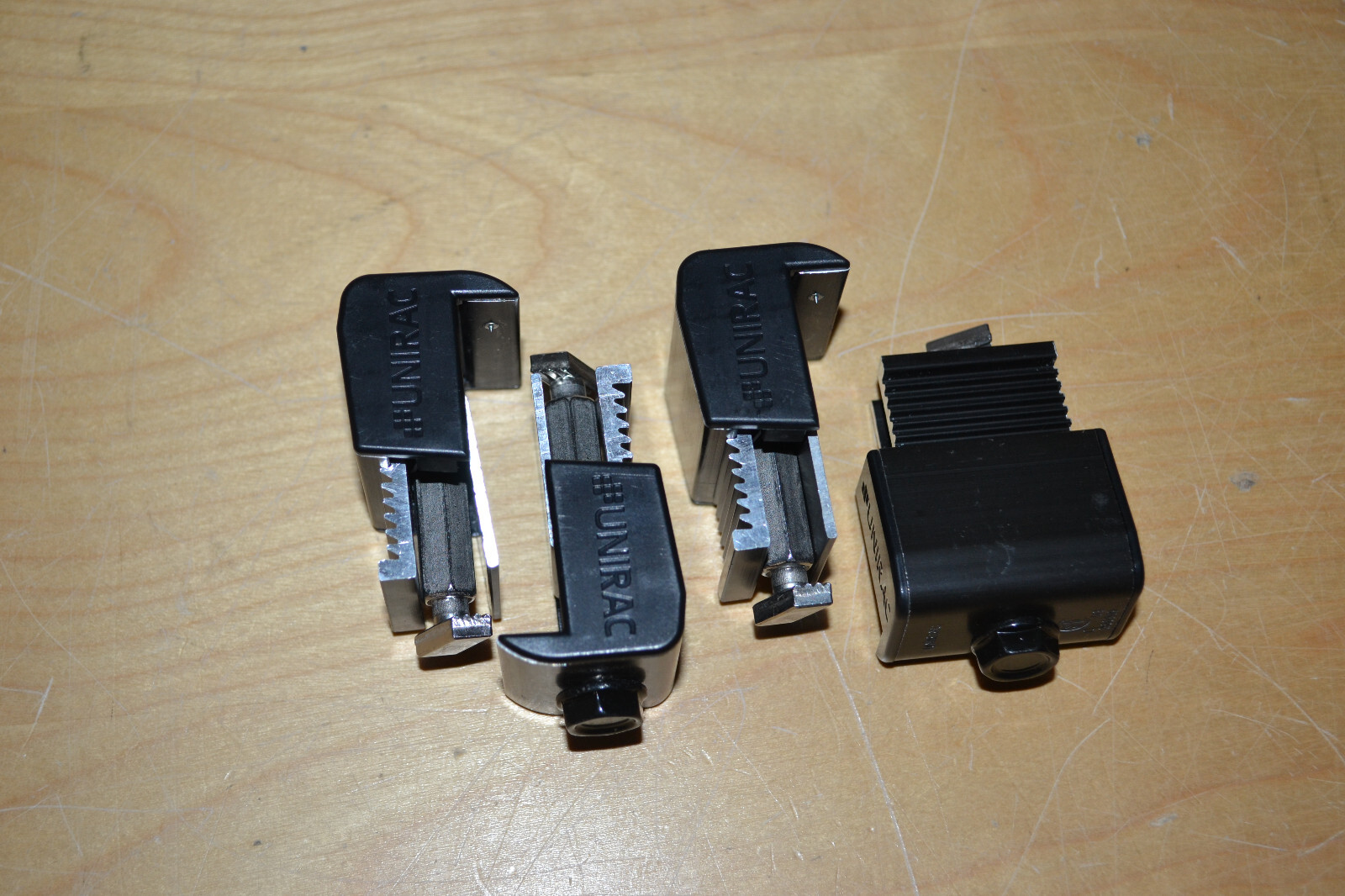 Lot of 4 ~ UniRac Solar Mount End Clamps AF 30-46mm Dark Finish ~ 302050D ~ L