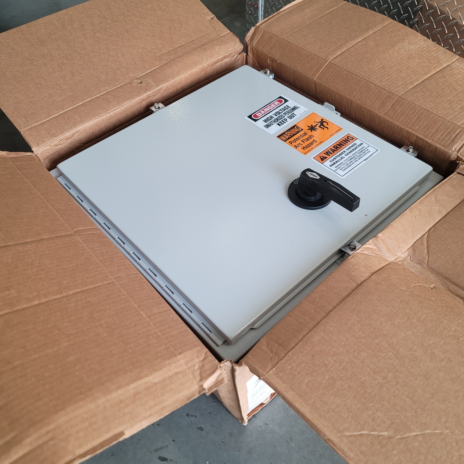 NEW 600V SOLAR COMBINER DC DISCONNECT 250A 14-STRING N4 ENCLOSURE COMMERCIAL