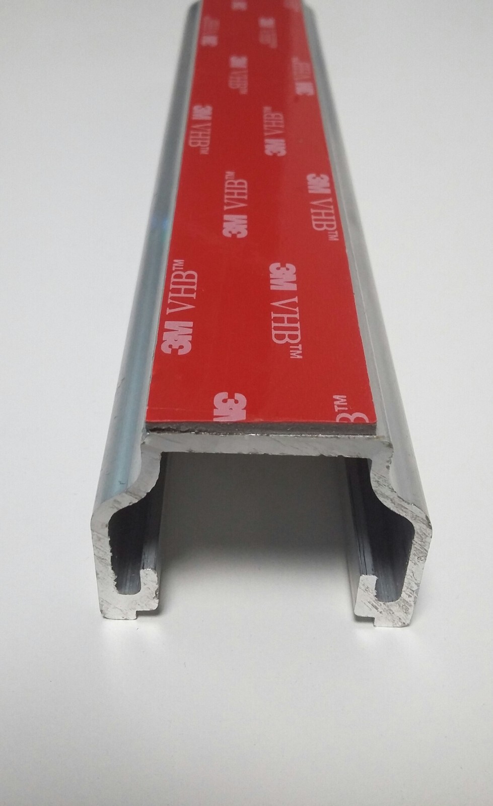 No-Drill Solar Panel Mounting Kit for Metal & Sandwich Roofs – 3M Bonded Rails