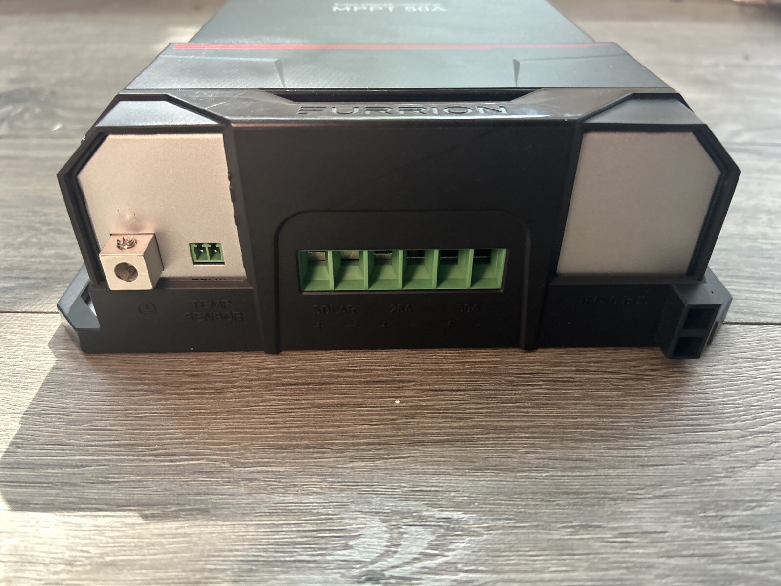 Furrion® 50A Wall Mount MPPT Solar Charge Controller W/Bracket – FSCC60PSW-BL