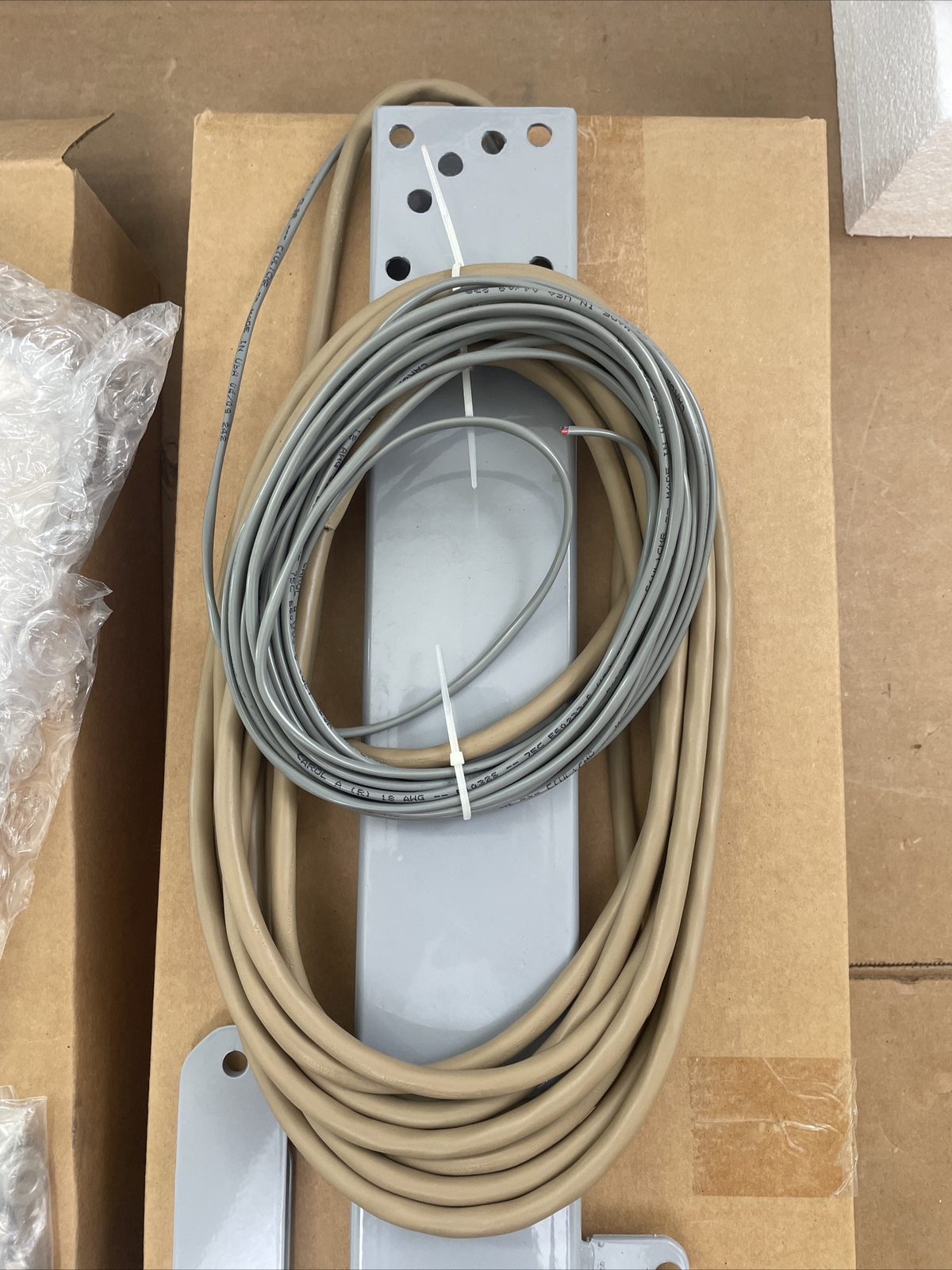 DYOCORE Solair 800 Hybrid Wind/Solar Power Generator! **PLEASE READ DESCRIPTION*