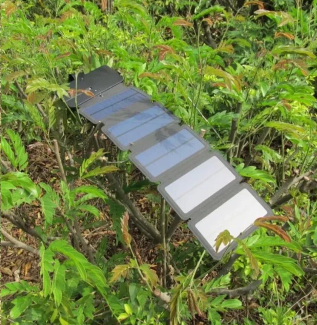 NEW2023 KERNUAP Sun Folding 10W Solar Cells Charger 5V 2.1A USB Output Devices.