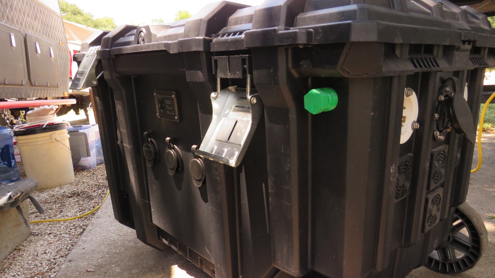 Solar Generator by Cutting Edge Power. MADE in USA. 4000W, never used