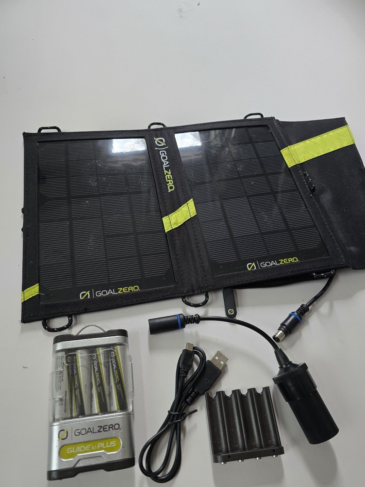 Goal Zero Nomad 7 Portable Solar Panel & Guide 10 AA / AAA Battery Charger WORKS