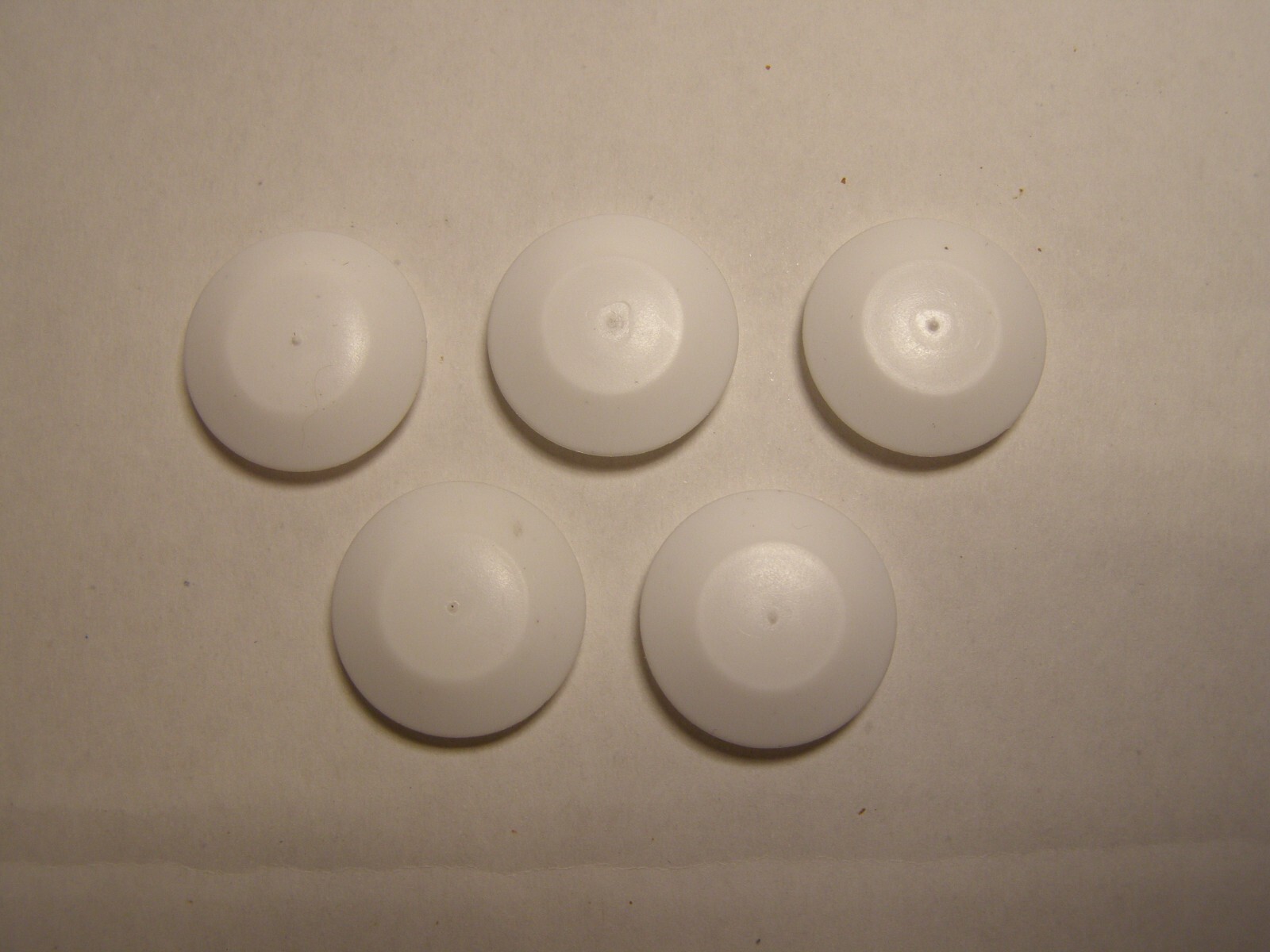 Five White Plastic HOLE PLUGS, 1/2″ Hole size, Button Plug Cap, Flush Type