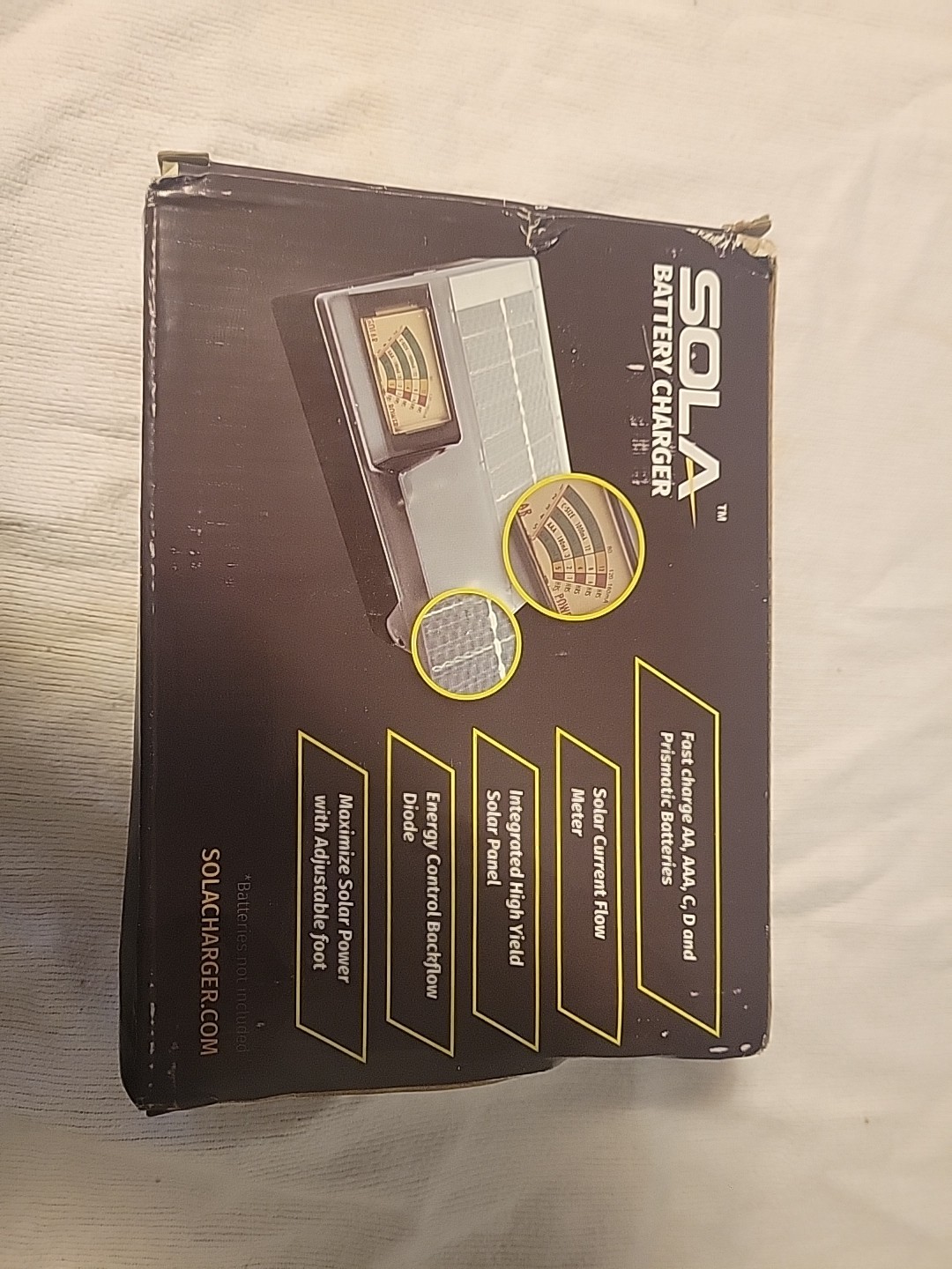 New SOLA Rechargeable Battery Charger Intergrated Hi Yield Solor Panel See Photo