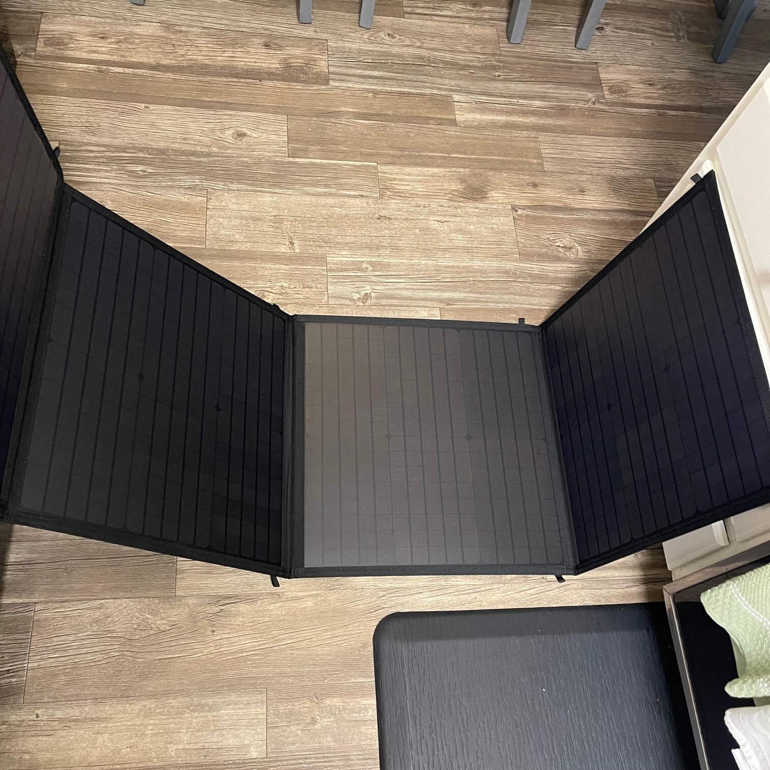 MASSIMO 200W Portable Solar Panel, Foldable, Waterproof Fabric, New (1197)