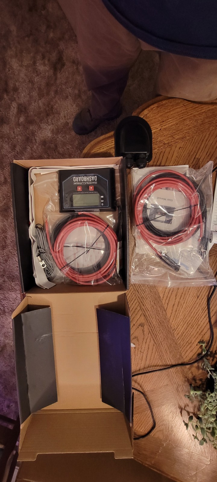 Dakota Lithium 200W Solar Panel Setup w/ Charge Controller & Mounting Hardware