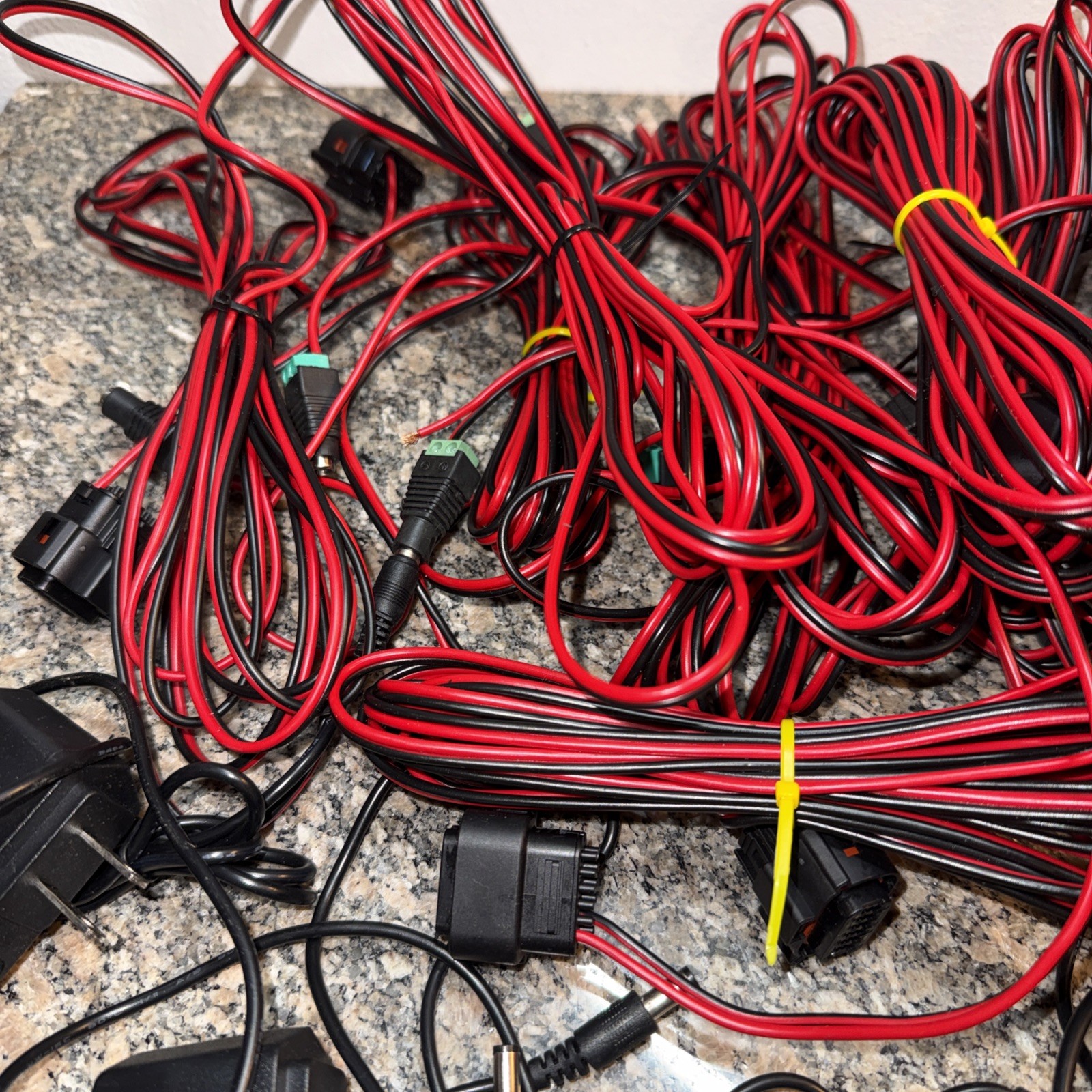 12 PCs 12 AWG Solar Panel Extension Cable PV Wire 12 Ft & 10 Power Adapters