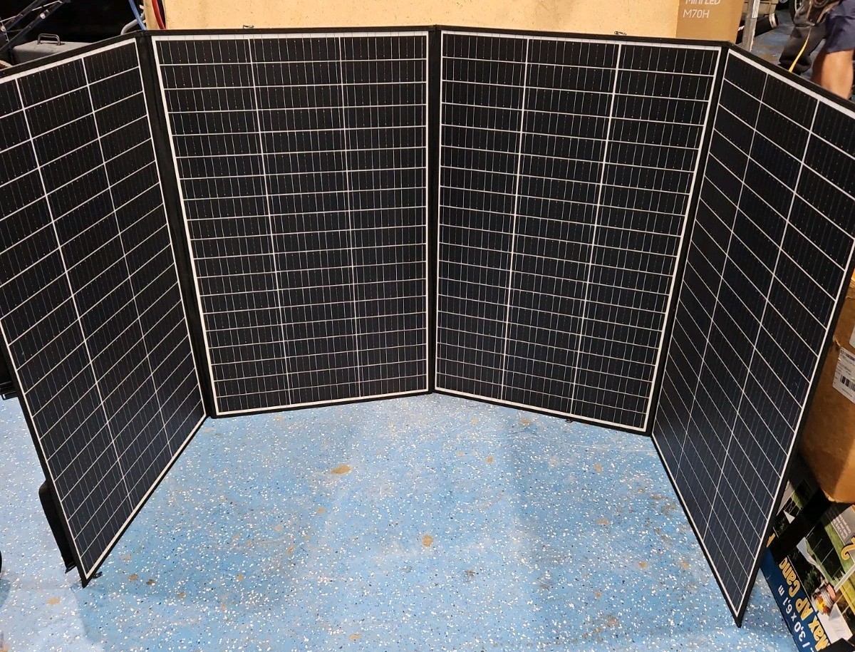 All Powers R4000 Portable Power Station + AP-SP-037 Solar Panels – PICKUP ONLY