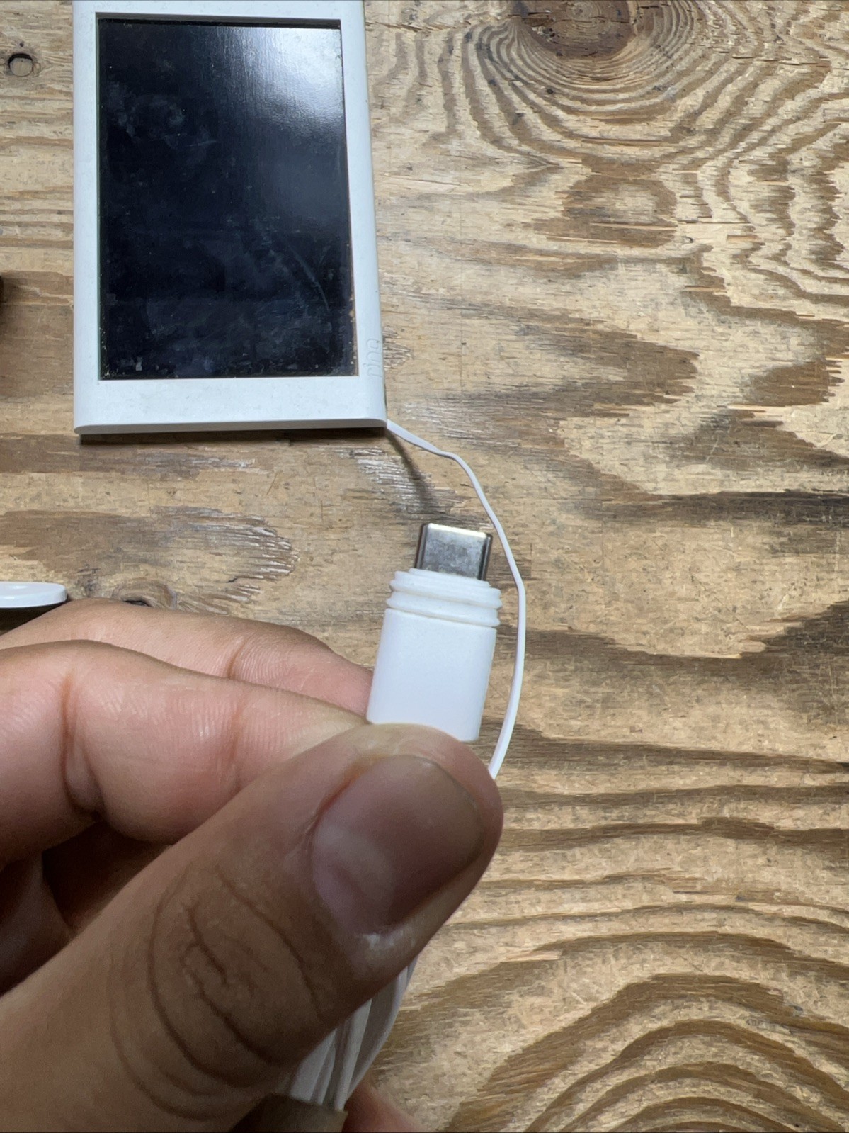 ​Ring Small Solar Panel 1.9W USB-C White for Stick Up Cam & Spotlight Cam 5F78E9
