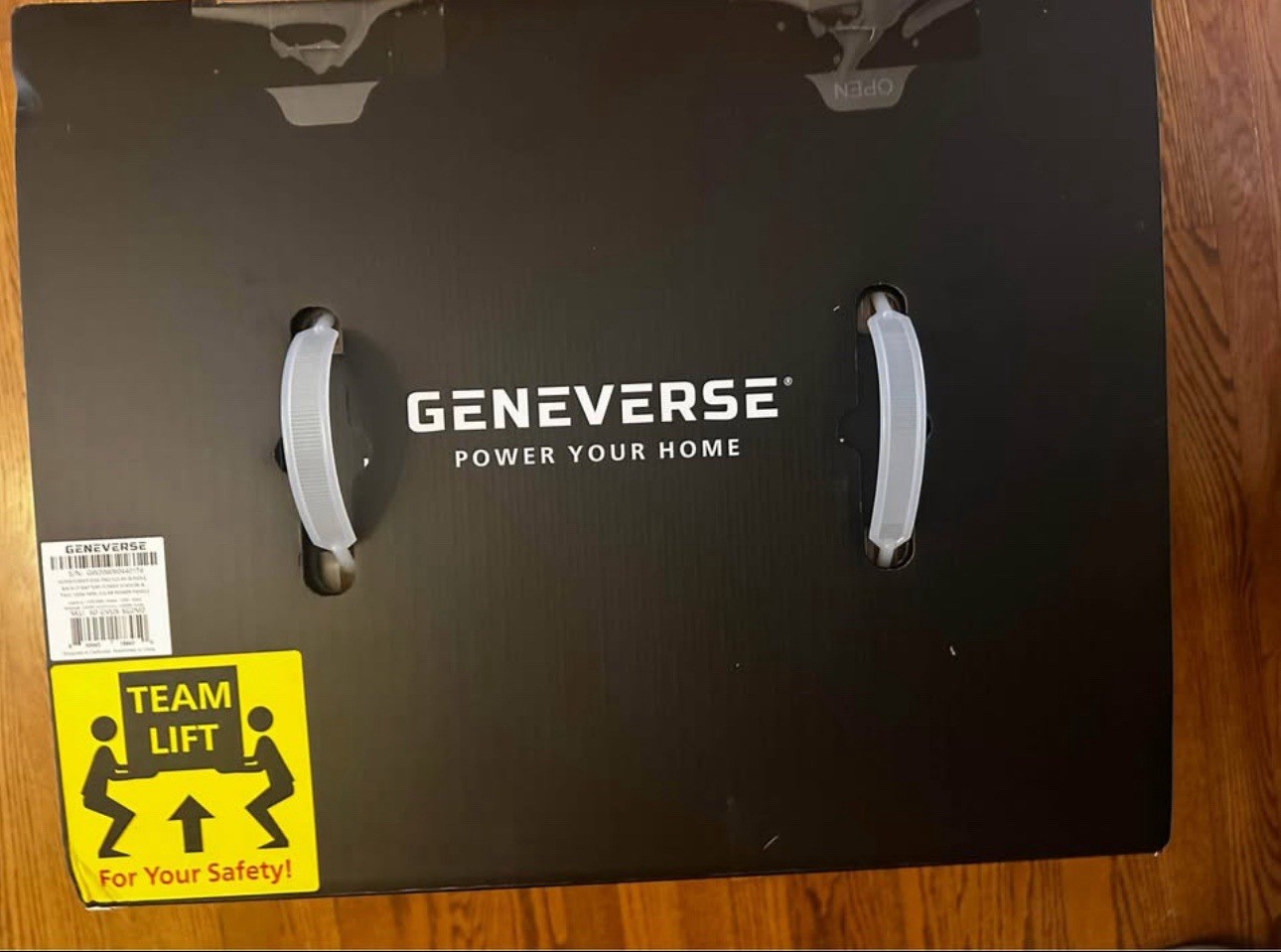 NEW! Geneverse 1210Wh Solar Generator + 2/100Watt mini Solar Panels