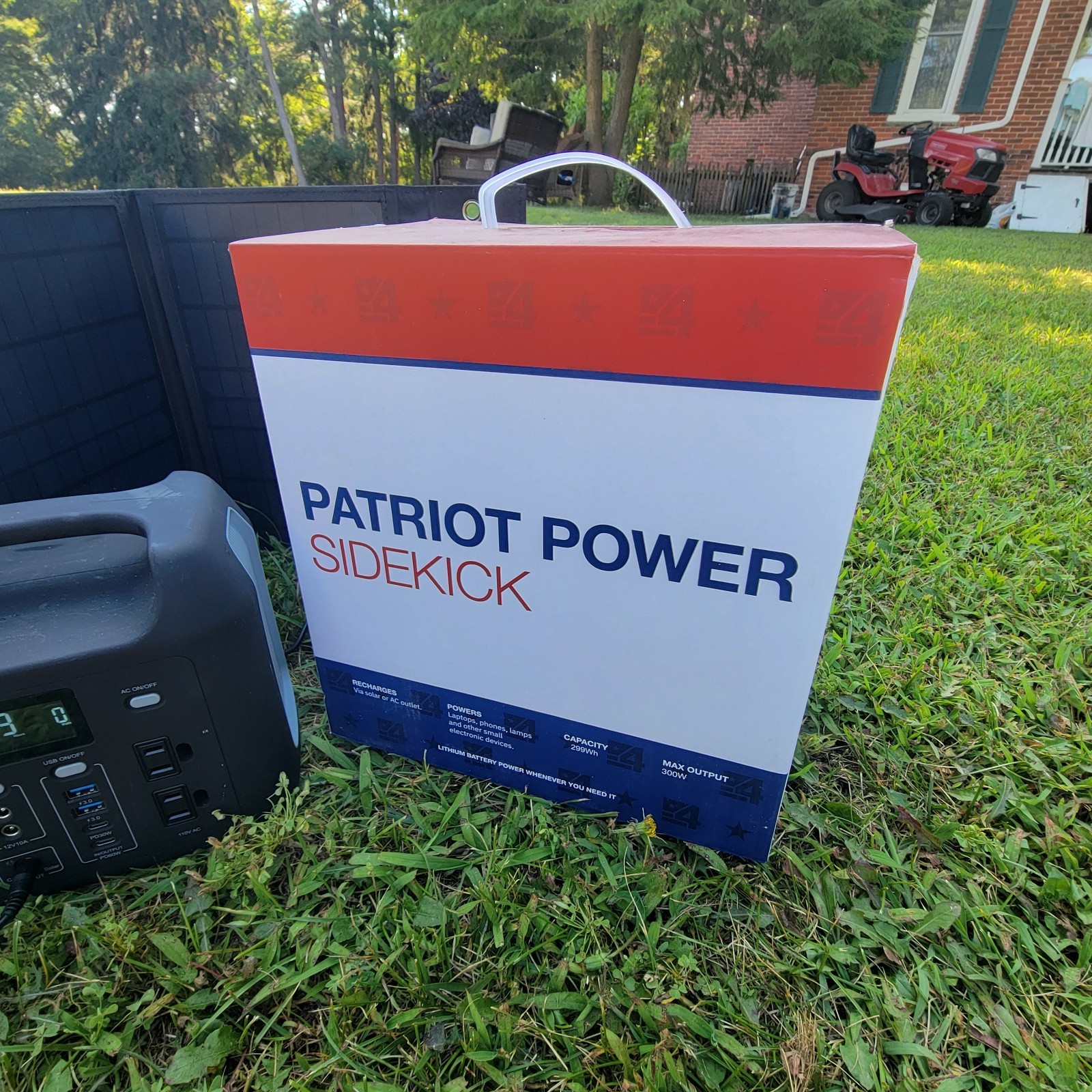 4Patriots Power Sidekick 300W Solar Generator 40W Solar Panel EUC In Box