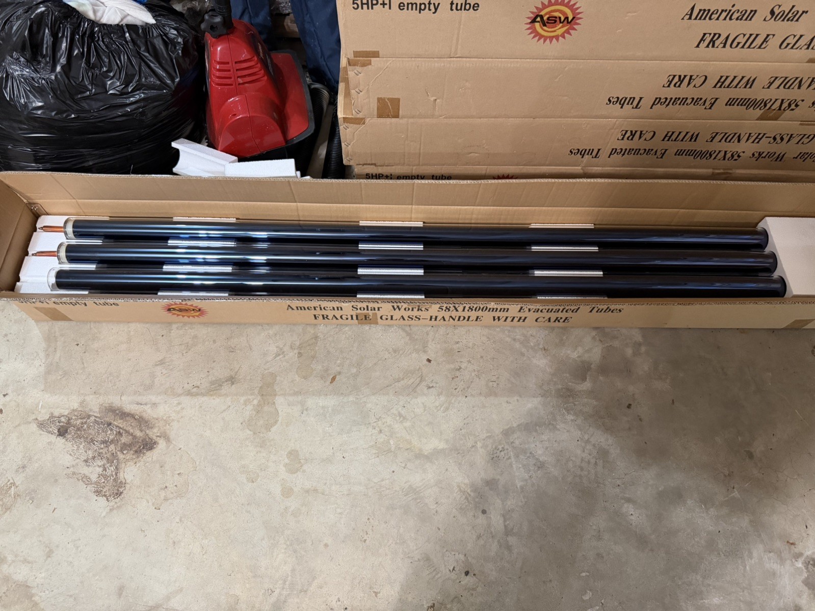 New Sealed Box of 58x1800mm Evacuated Solar Tubes 5HP + 1 empty tube