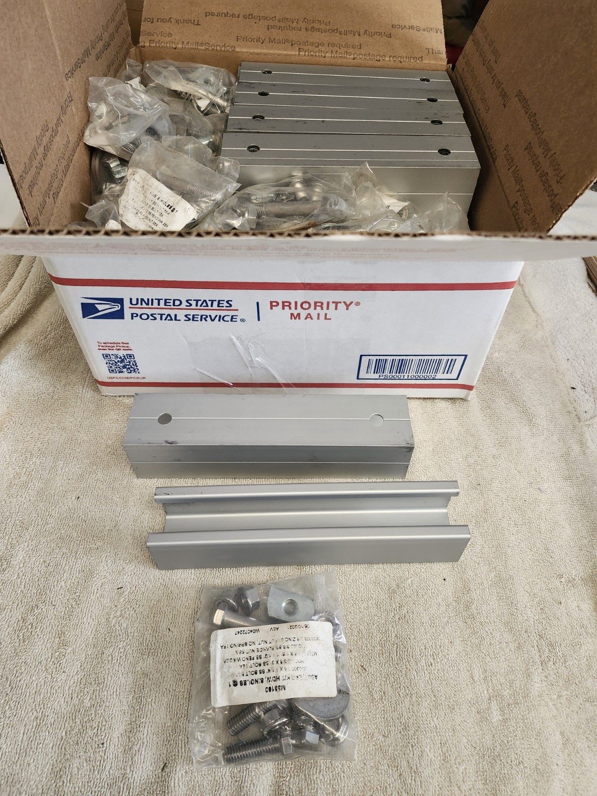 Lot of 20 Unirac 307107M Solar Mount 12″ Adjustable Tilt Leg w/ Hardware New/Box