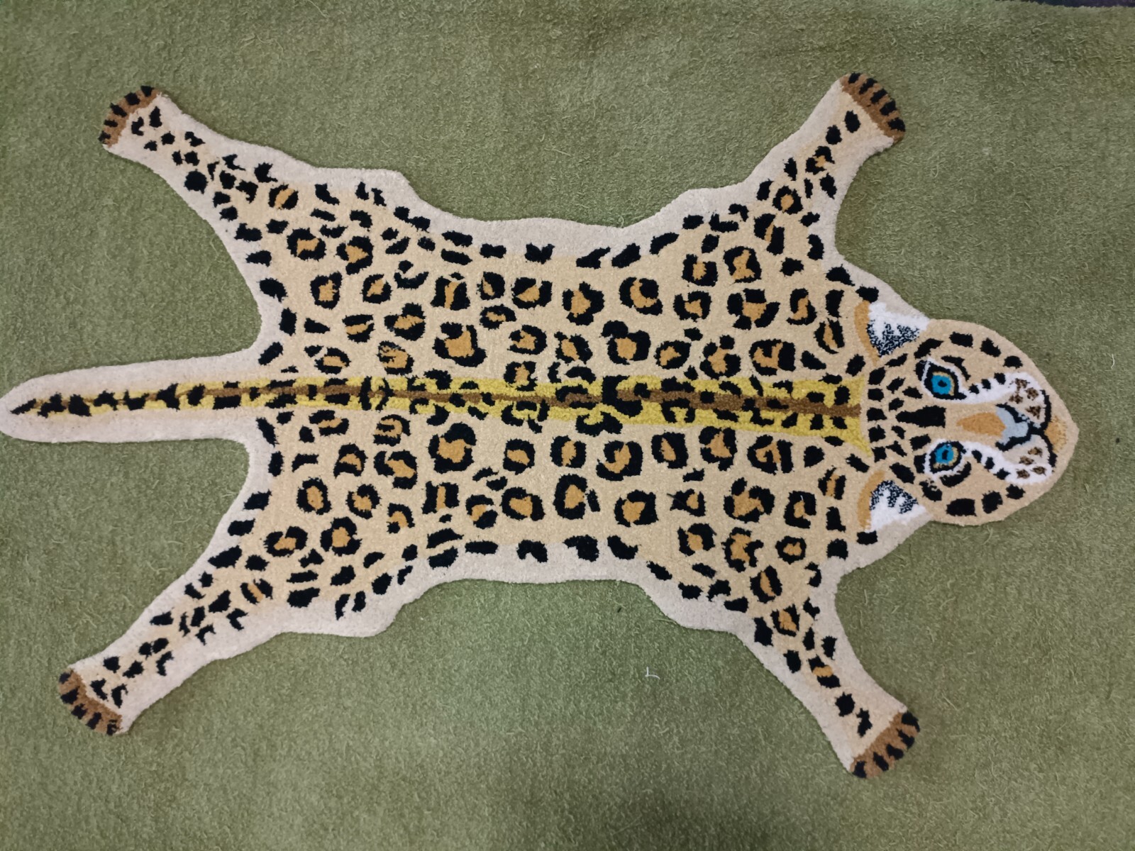 Leopard Rugs 3×5 Feet Handmade 100% Woolen Hand Tufted For Home Decoration