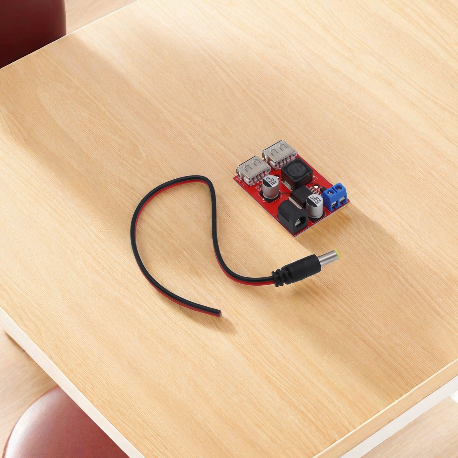 Efficient Solar Controller Charger with Dual USB Output and Wide Input Range