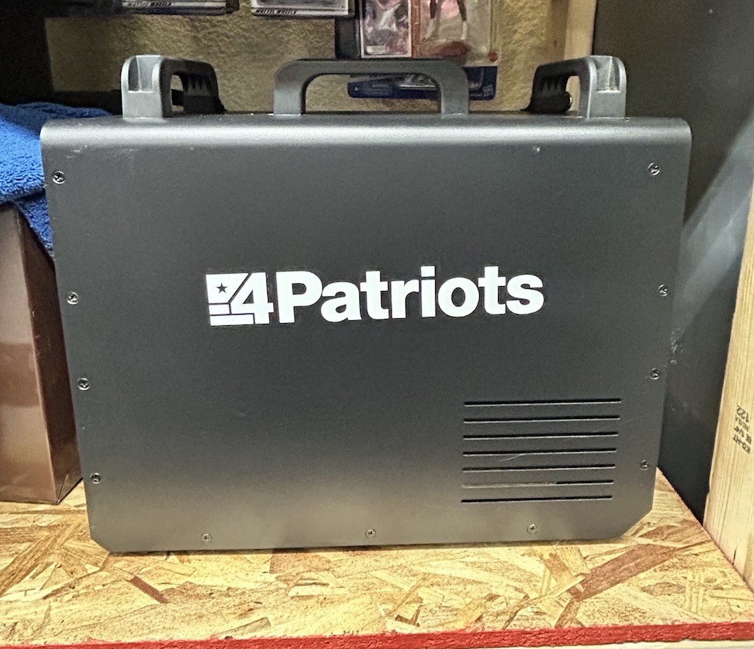 4PATRIOTS 1800w 12V Portable Power Generator | SOLAR PANELS NOT INCLUDED