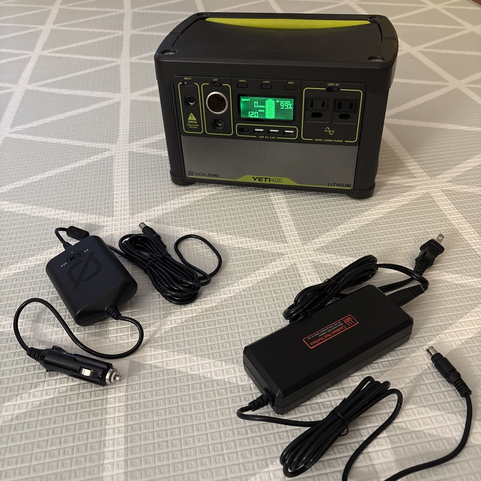 MINT Goal Zero Yeti 400 kit – Lithium Portable Power bank with 2 power supplies