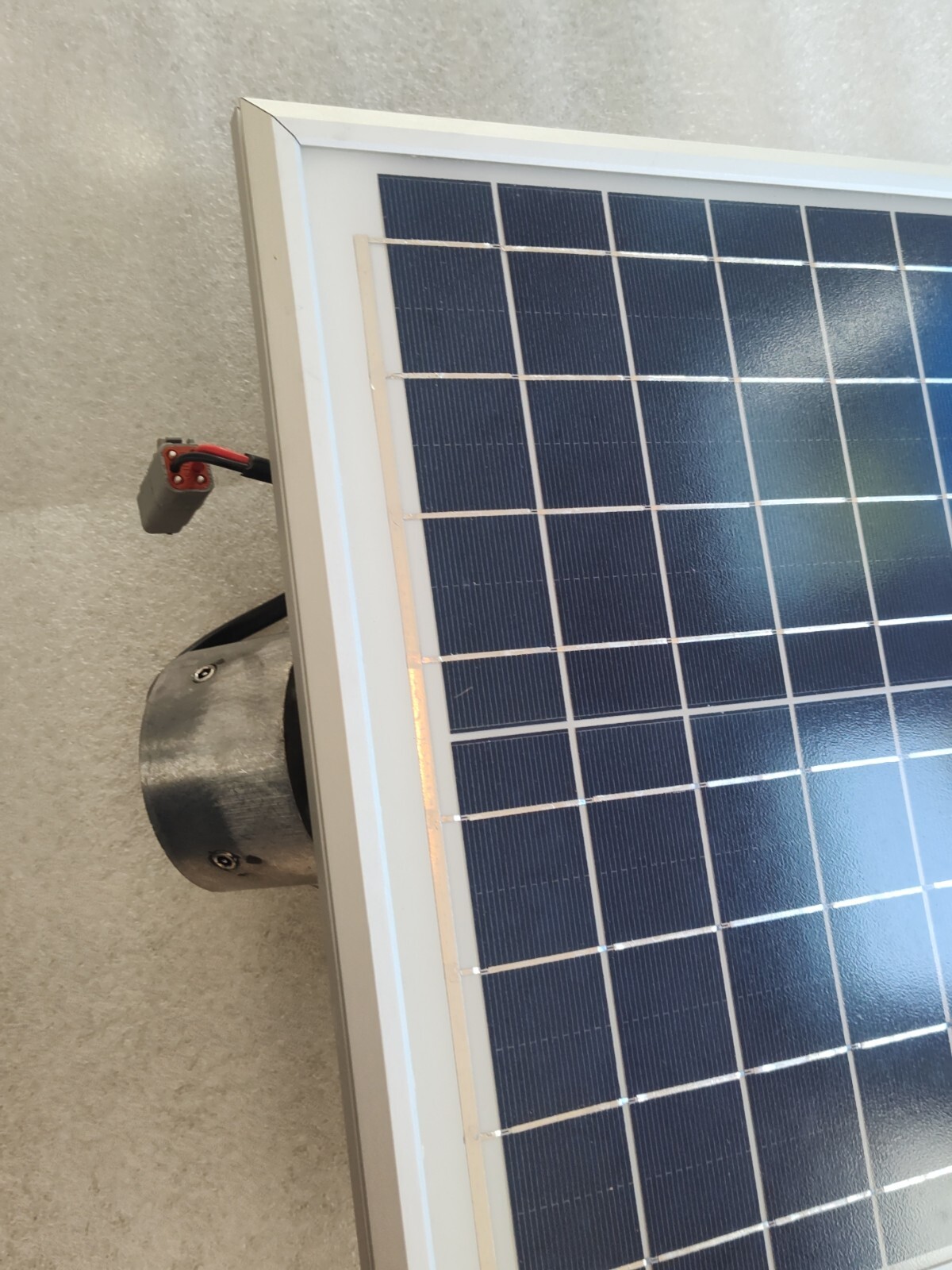 Tapco 2772-00002 17W/6V Solar Panel / Hardware 2-3/8″ Top of Pole Mount