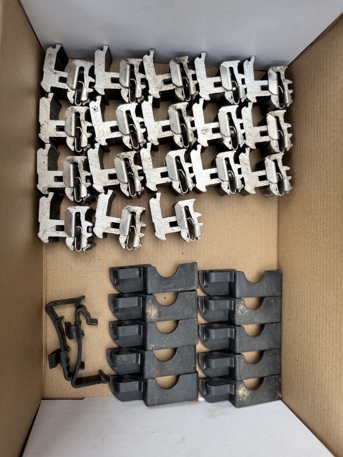 TESLA ZEP Leveling Foot Attachment x18 with 10 Assorted Cable Clips