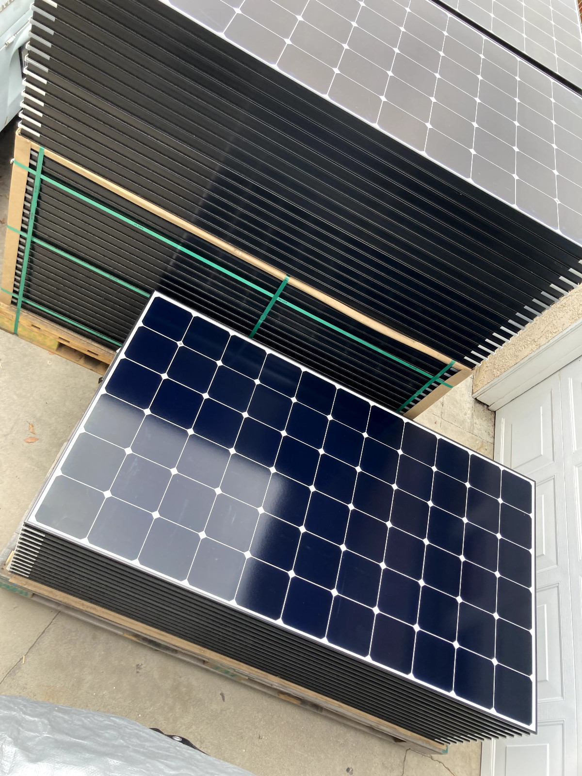 New SunPower Maxeon 420W solar panel, model SPR-A420-G-AC