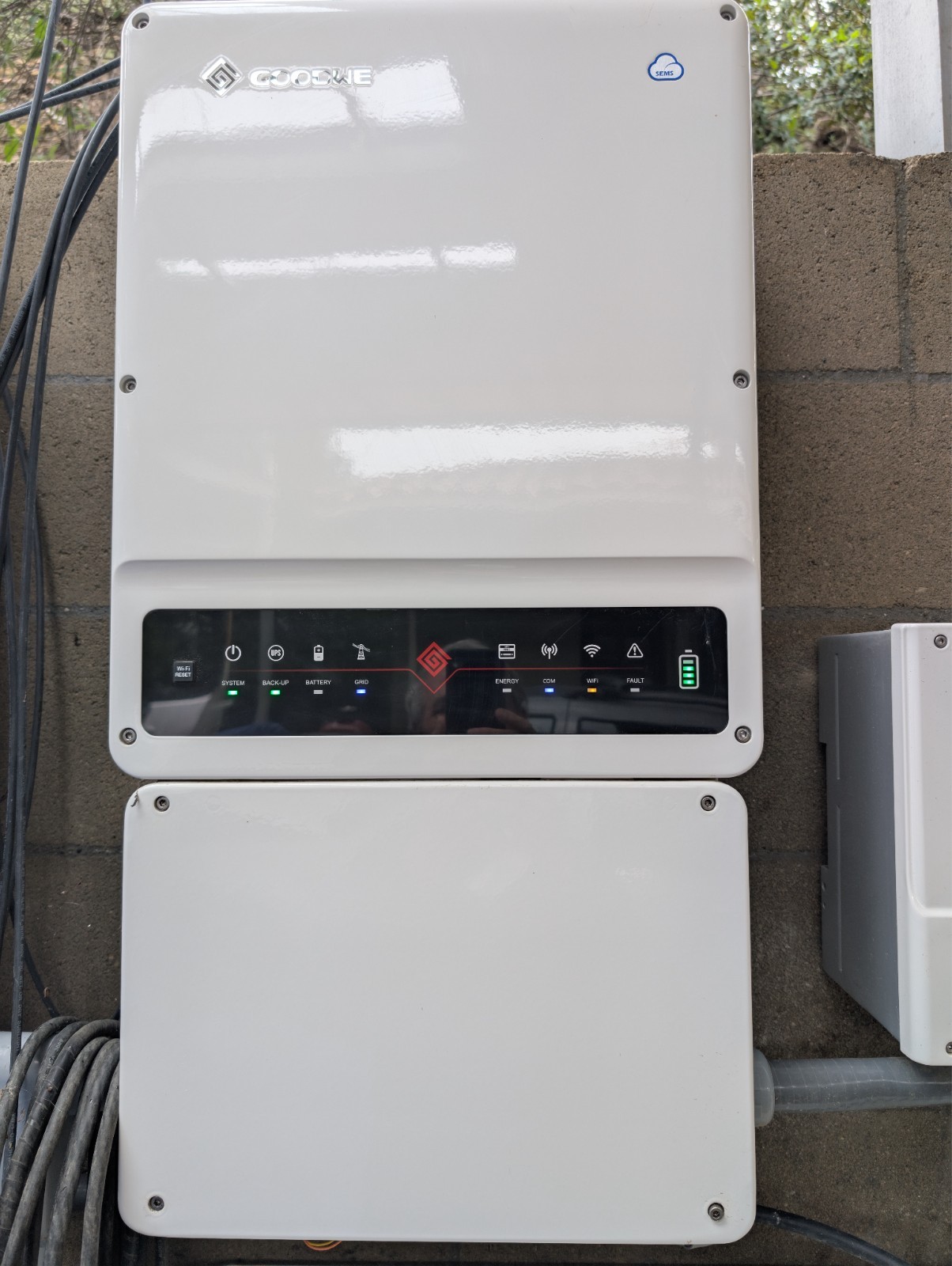 NEW 7.6KW Solar System with GOODWE 7600A-ES hybrid and 10Kwh CATL Battery(LFP)