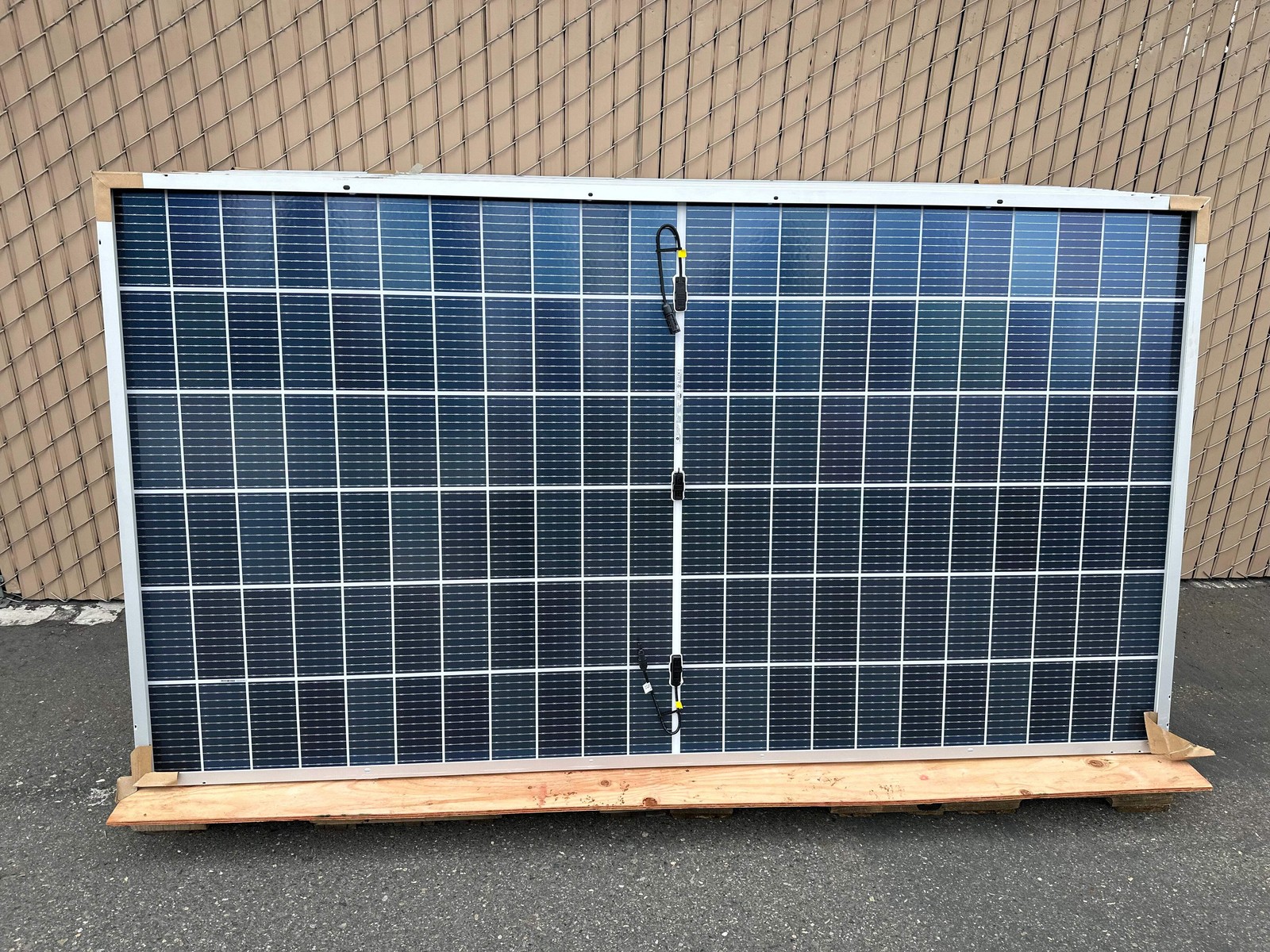 28 Pack Astronergy 650 Watts Bifacial Mono PERC Solar Panel 1500V CHSM66M(DG)