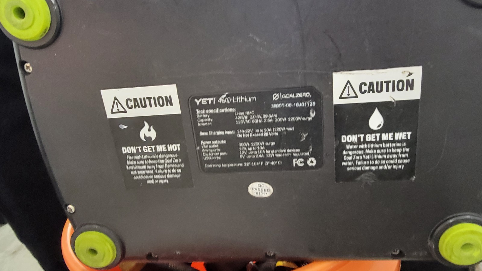 Goal Zero Yeti 400 Portable Power Station Lithium, No Charger DAMAGED WORKING