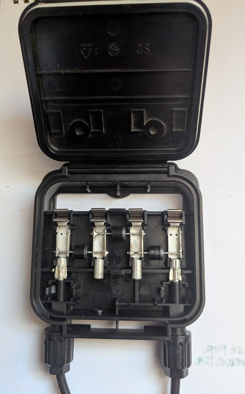 SUNCON PV JB3 SOLAR JUNCTION BOX w/CABLES & MC4 CONNECTORS