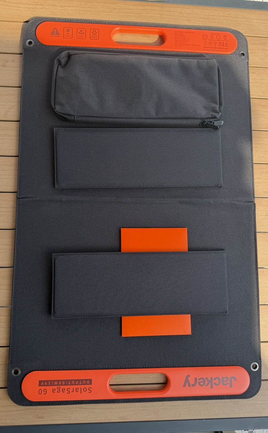 Jackery SolarSaga 60W Foldable Solar Panel 68W/19V Open Box USB-C USB-A JSS-60B