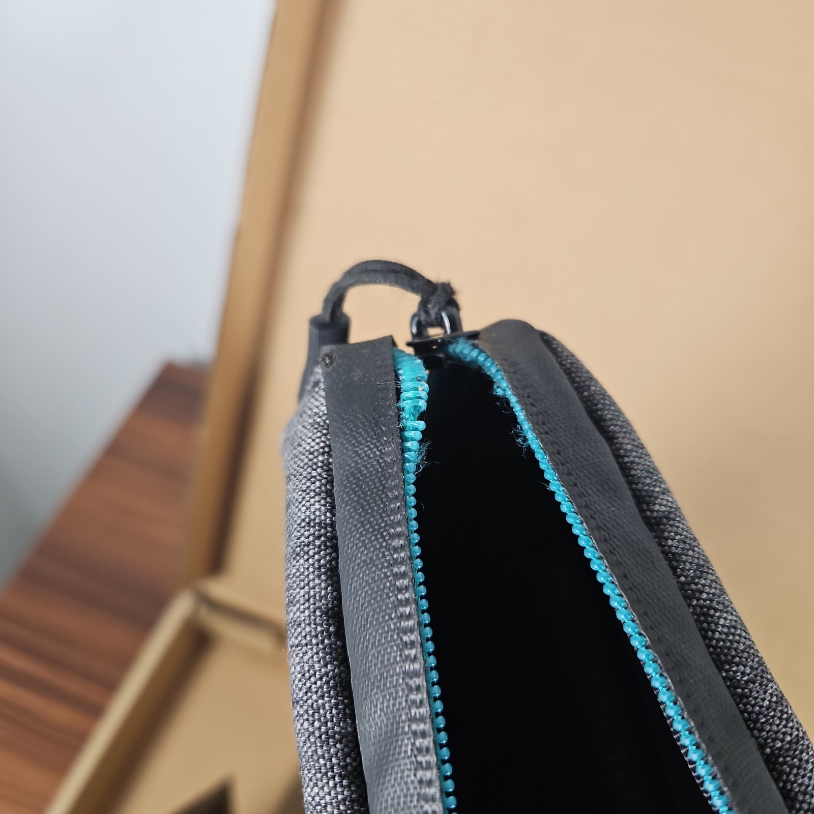 EcoFlow 110W Portable Solar Panel Foldable – Zipper broke on carry case.