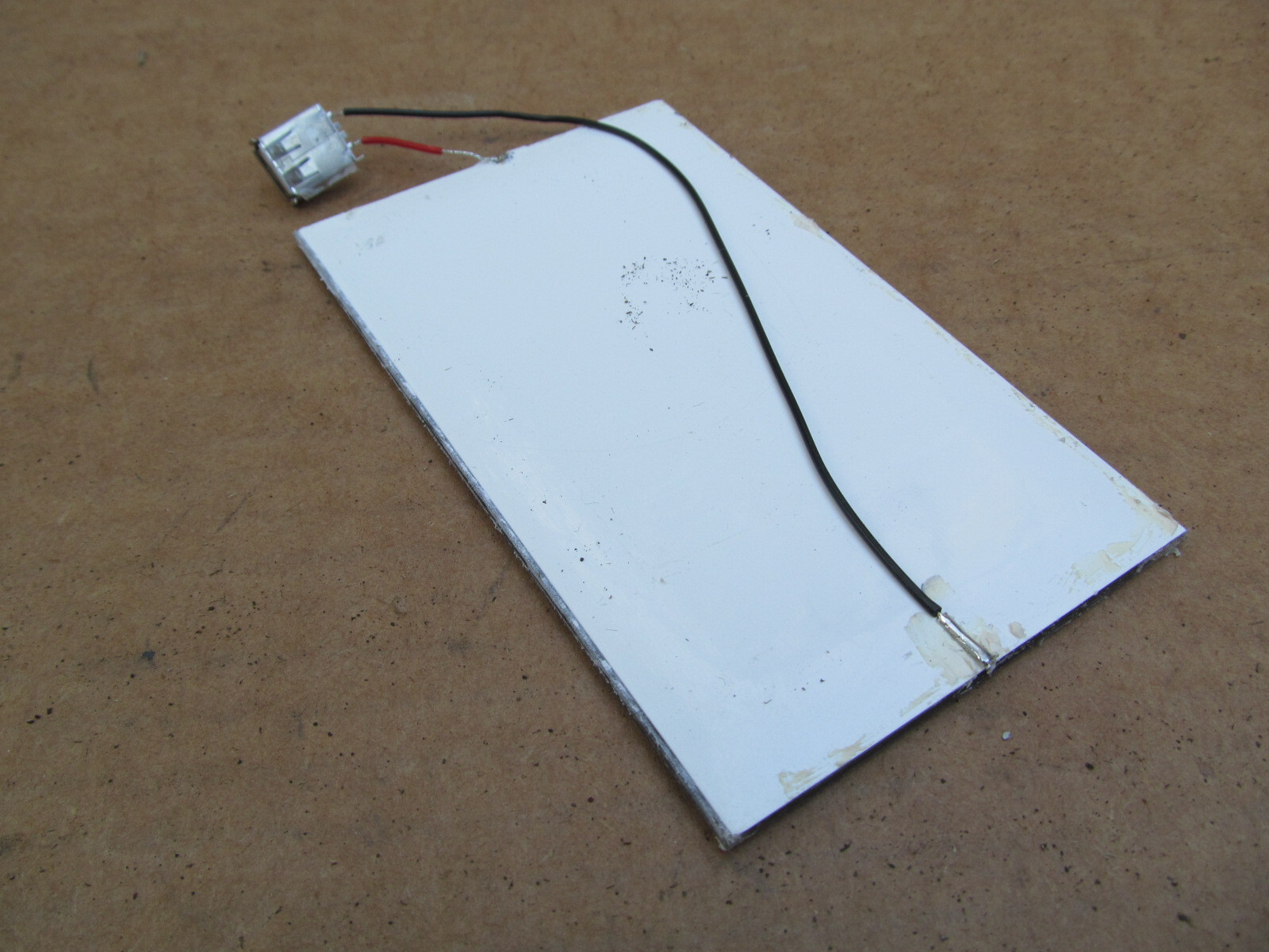 Lot of 2x 5V 1.5W solar panel USB phone charger w/ 0.3A tempered glass