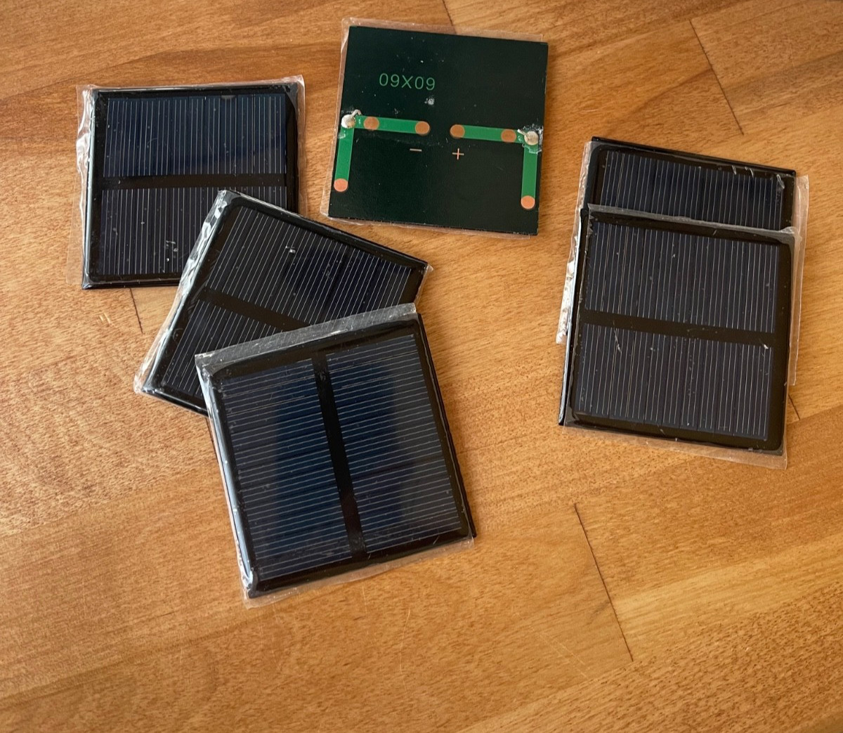 6Pcs 5.5V 80mA Mini Solar Panels 2.36″x2.36″ for DIY Electric Toy Materials …