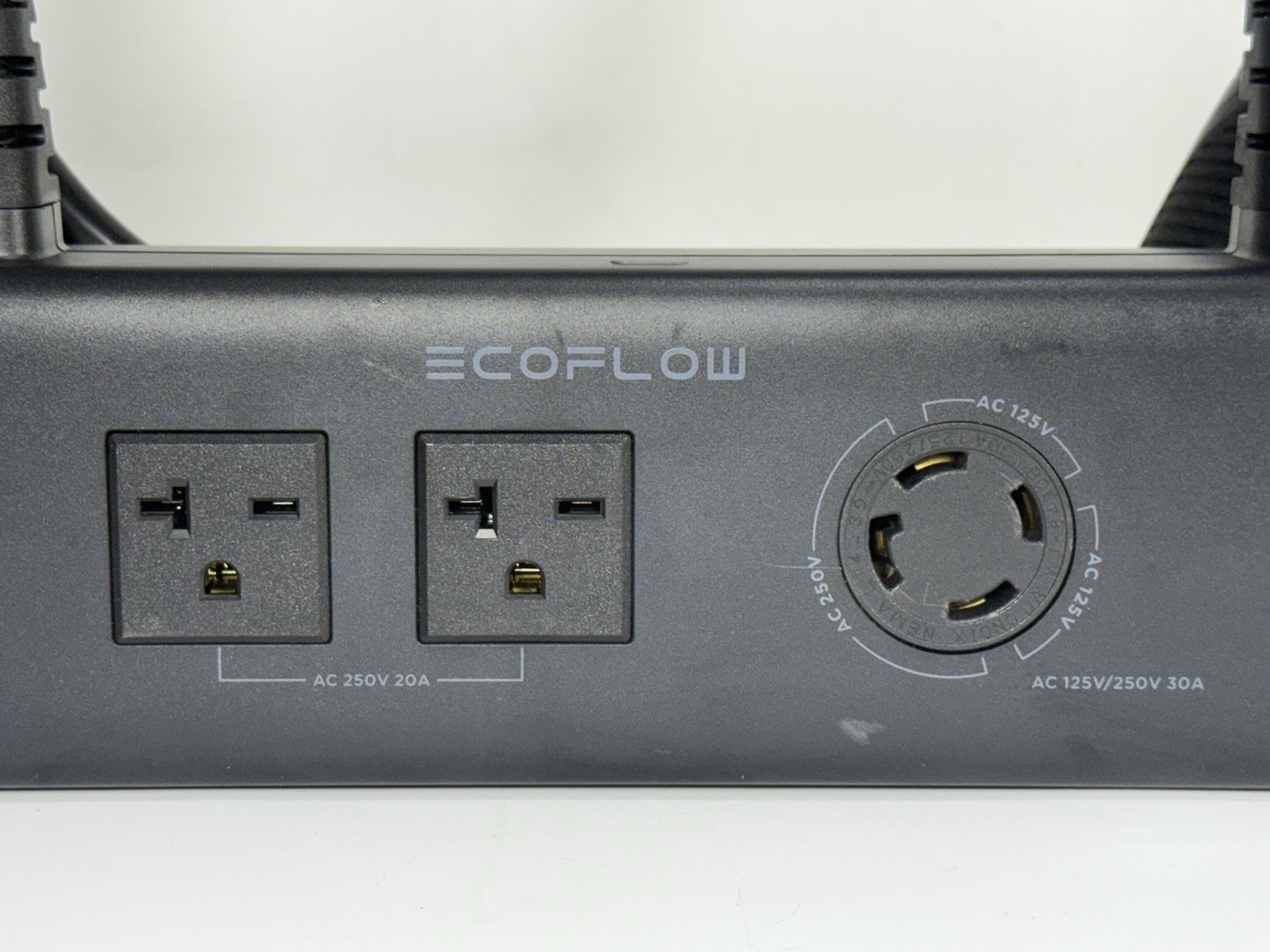 EcoFlow Double Voltage Hub for DELTA Pro Portable Power Stations