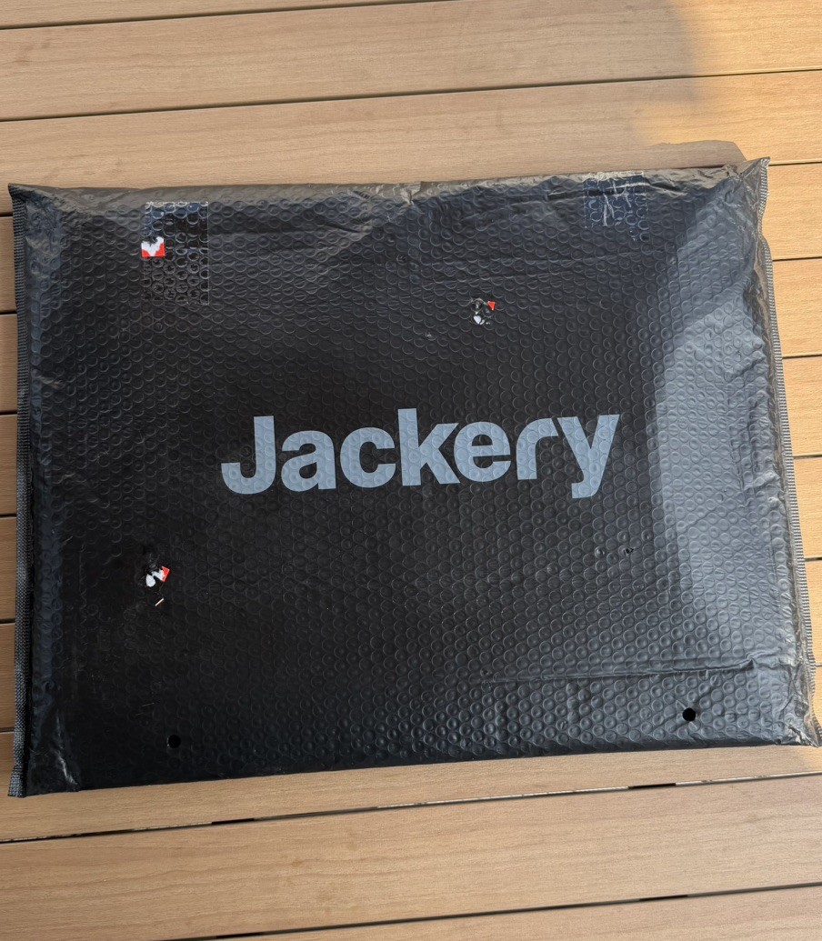 Jackery SolarSaga 60W Foldable Solar Panel 68W/19V Open Box USB-C USB-A JSS-60B