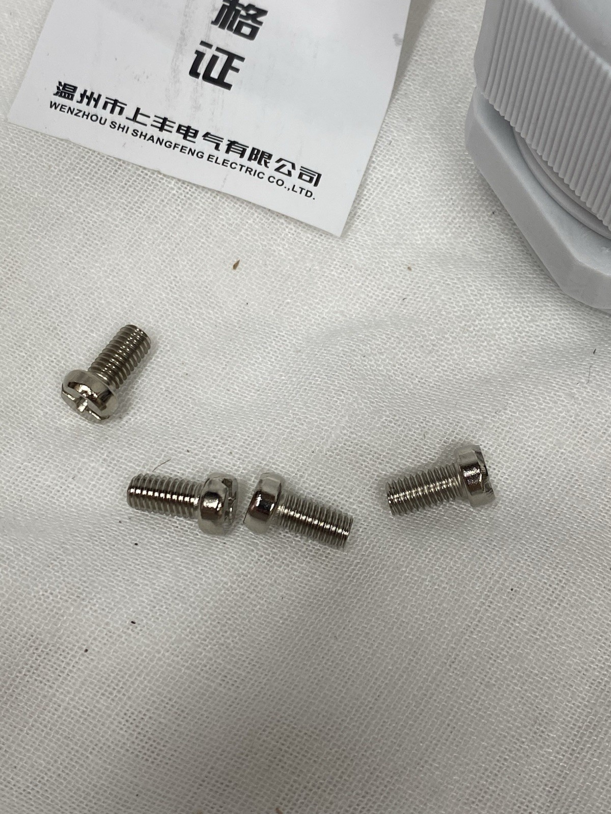 Plugs w/ Flexible Cable Entrey SFN-1342 3P + E Surface Mounted Socket 63A