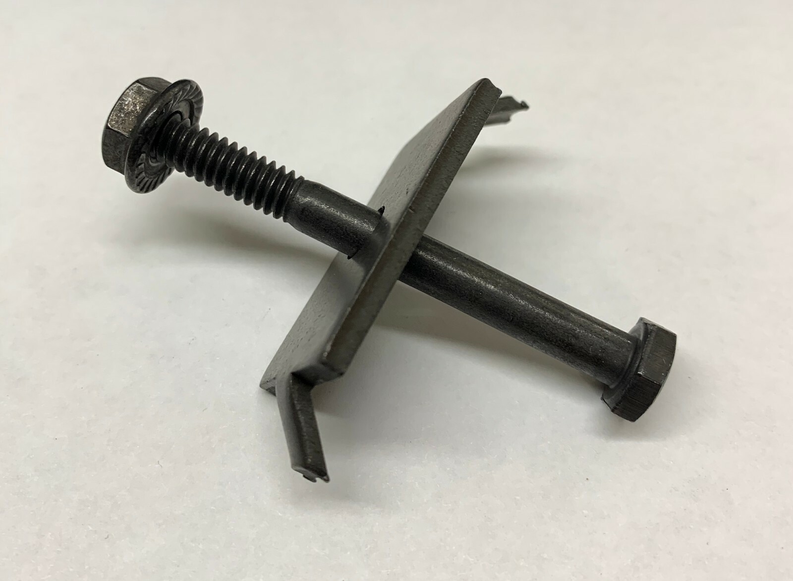 Lot of 4 Ironridge Solar Mid Clamps F-G 2.5″ Bolt Black 29-7000-108B