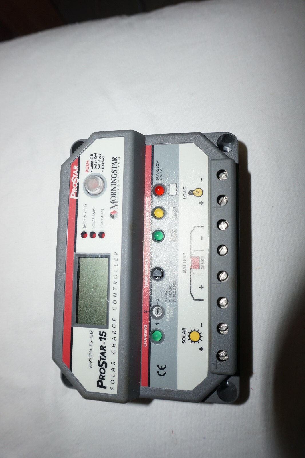 MORNINGSTAR PS-15M 12/24 VOLTS 15 AMP CHARGE CONTROLLER