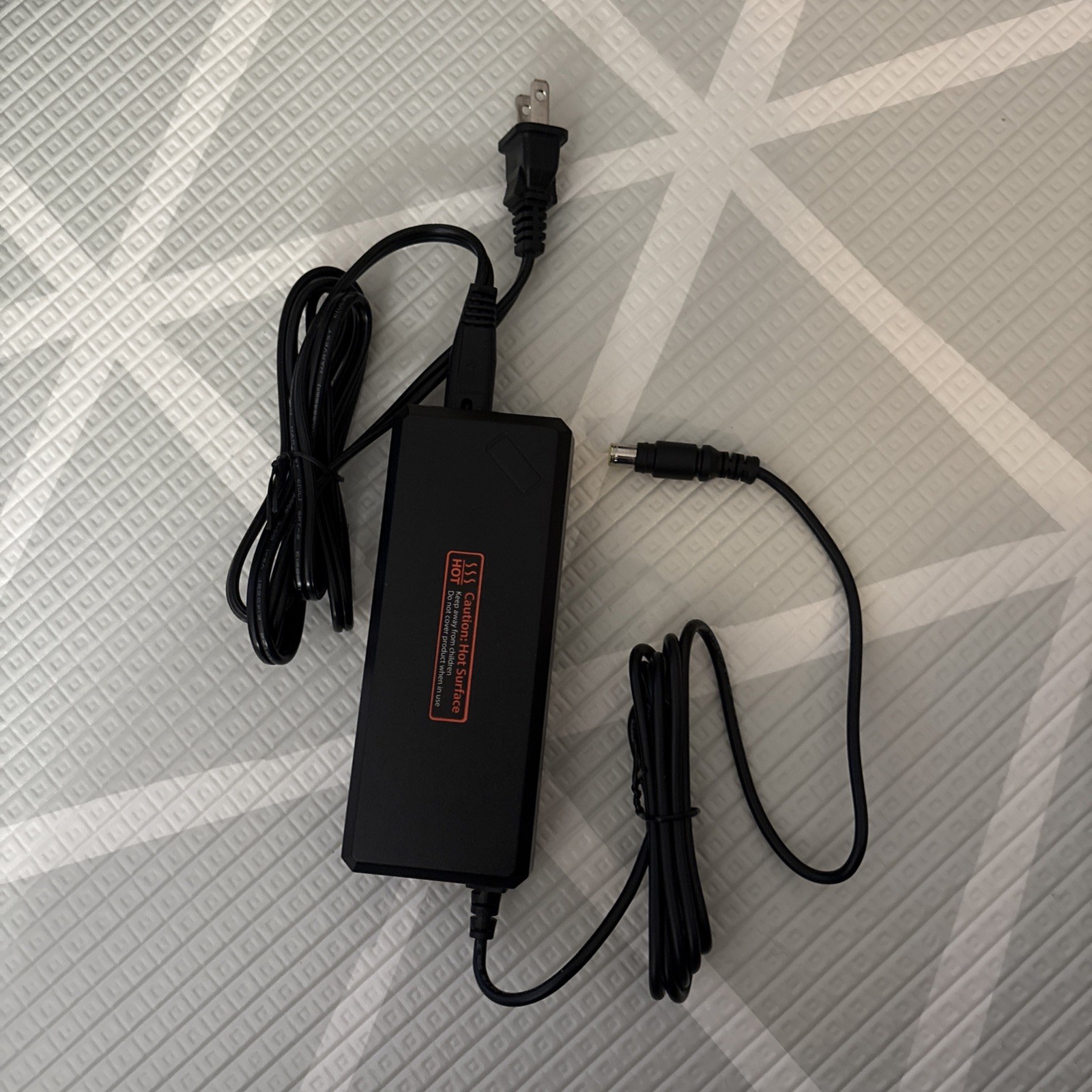 MINT Goal Zero Yeti 400 kit – Lithium Portable Power bank with 2 power supplies